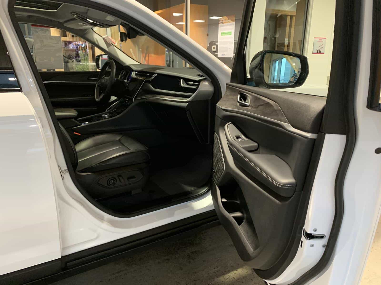 2022 Jeep Grand Cherokee 4xe Limited - Image 12