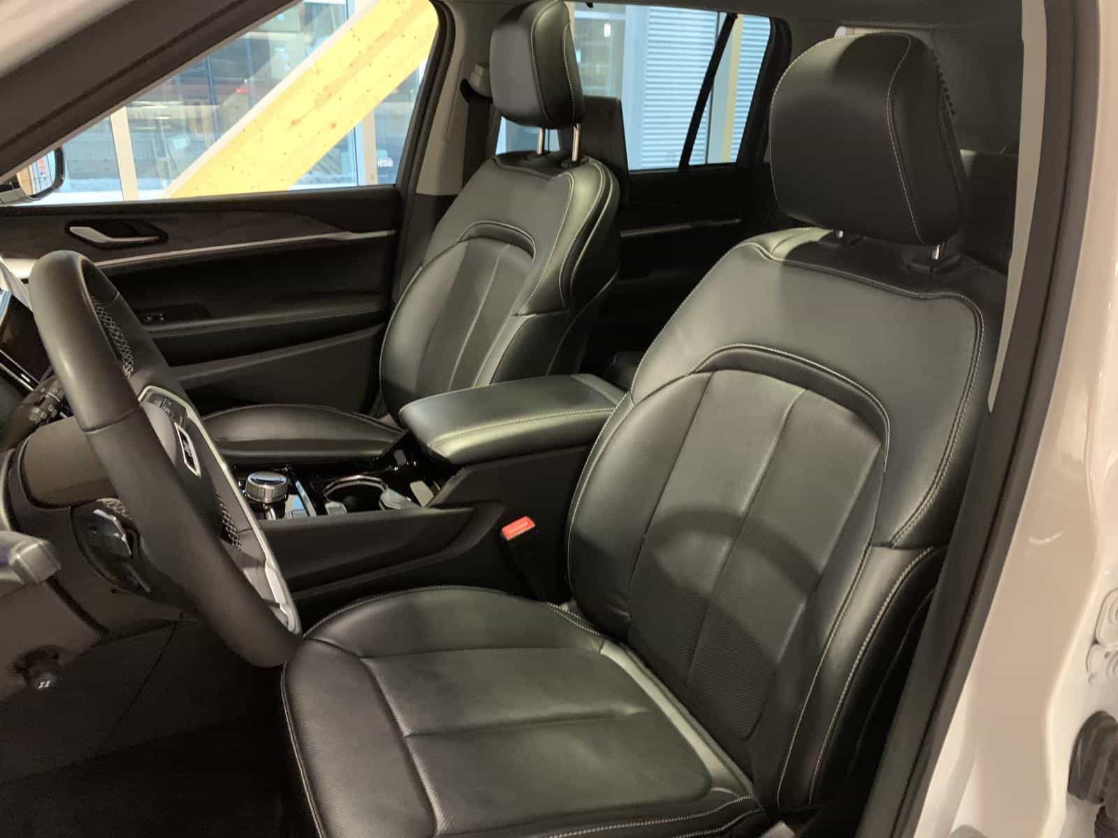 2022 Jeep Grand Cherokee 4xe Limited - Image 16