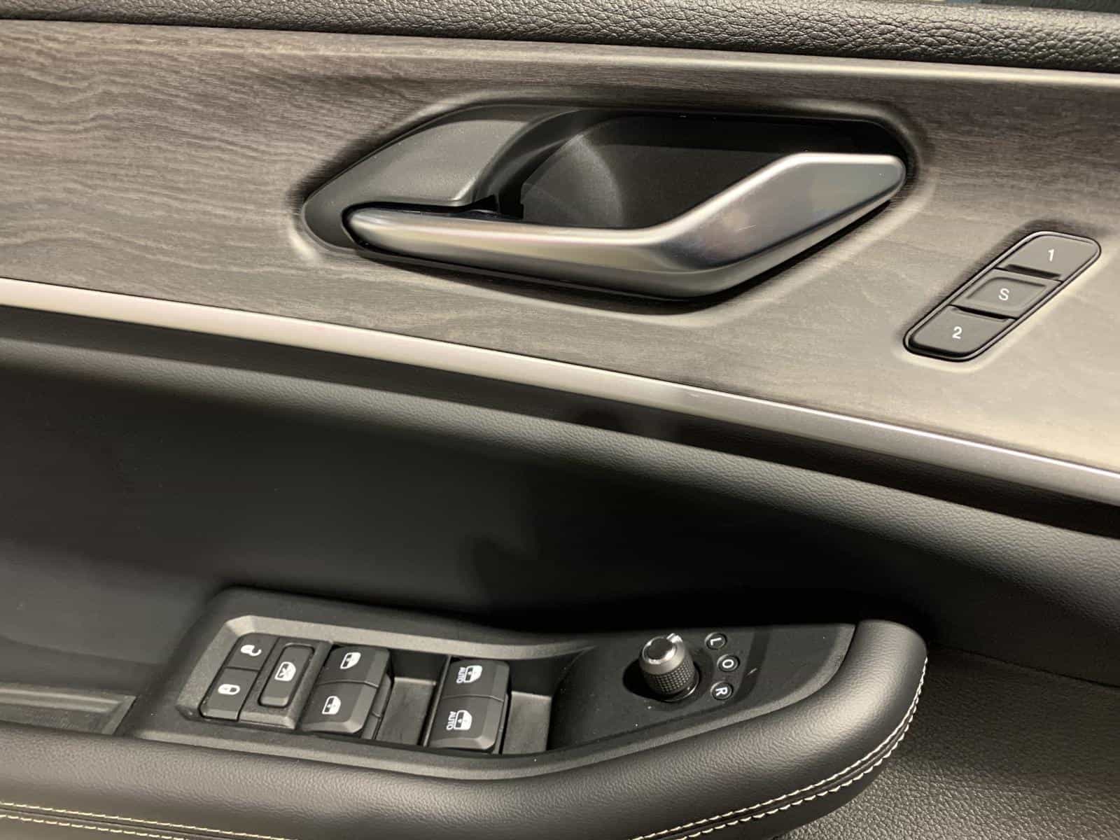 2022 Jeep Grand Cherokee Limited 4X Base 4XE - Image 29