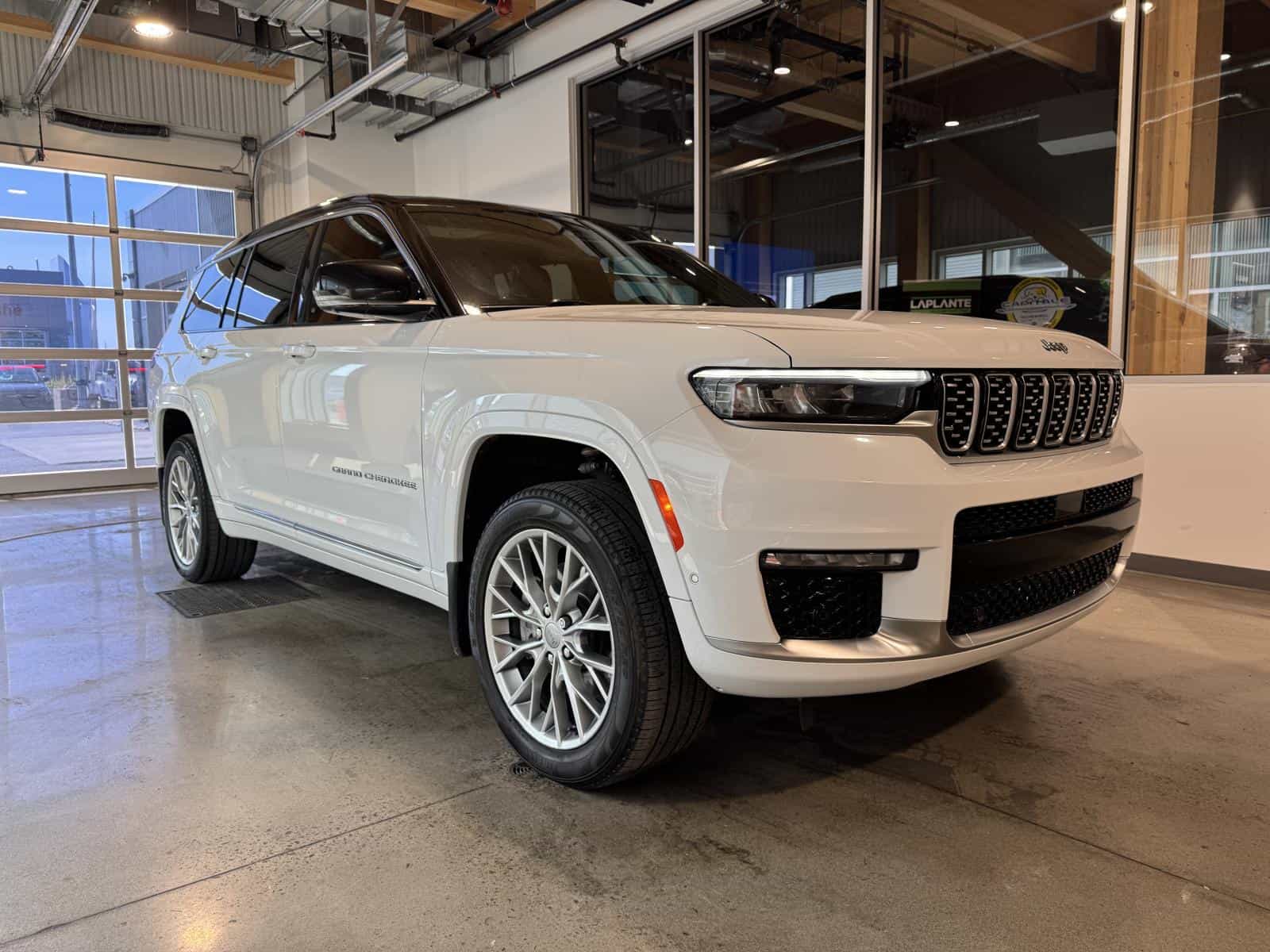 2022 Jeep Grand Cherokee L Summit - Image 4
