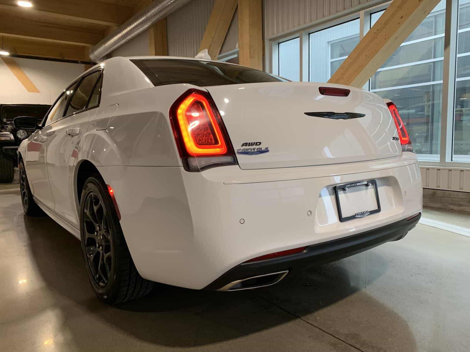 2023 Chrysler 300 Touring L Touring L - Image 2