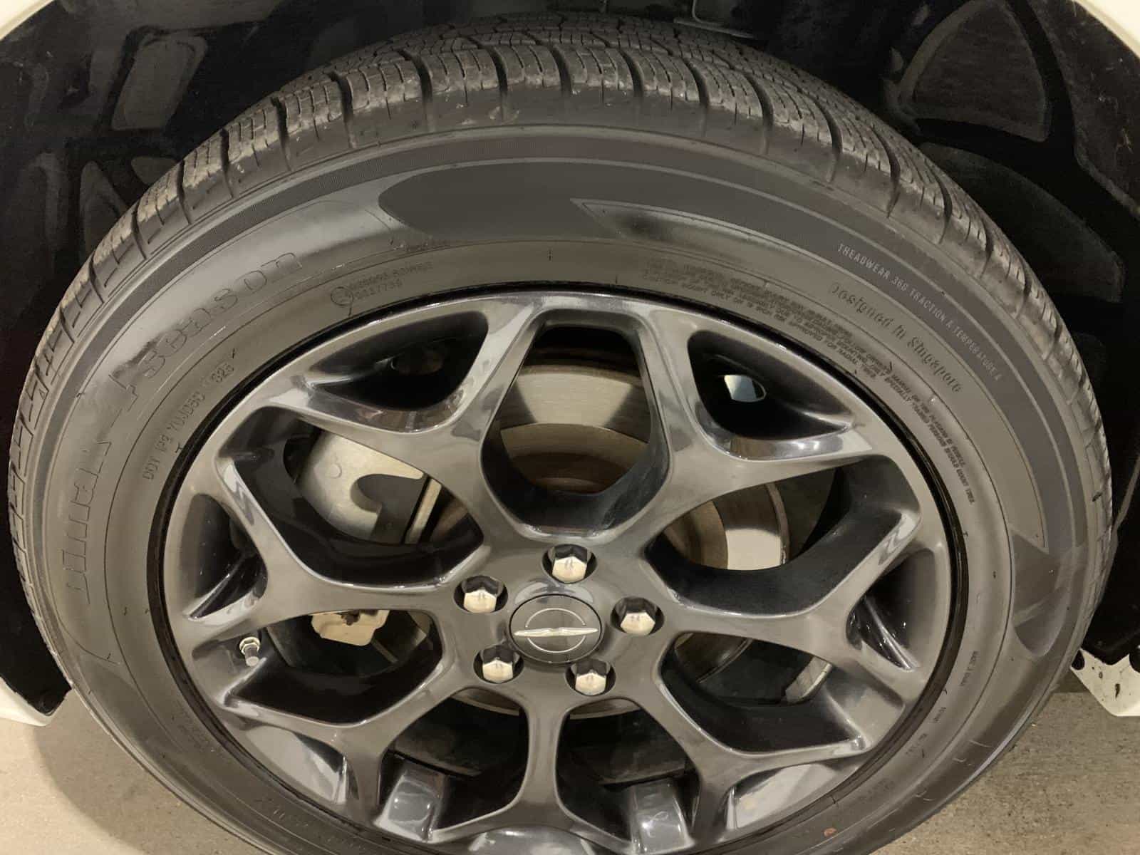 2023 Chrysler 300 Touring L - Image 7