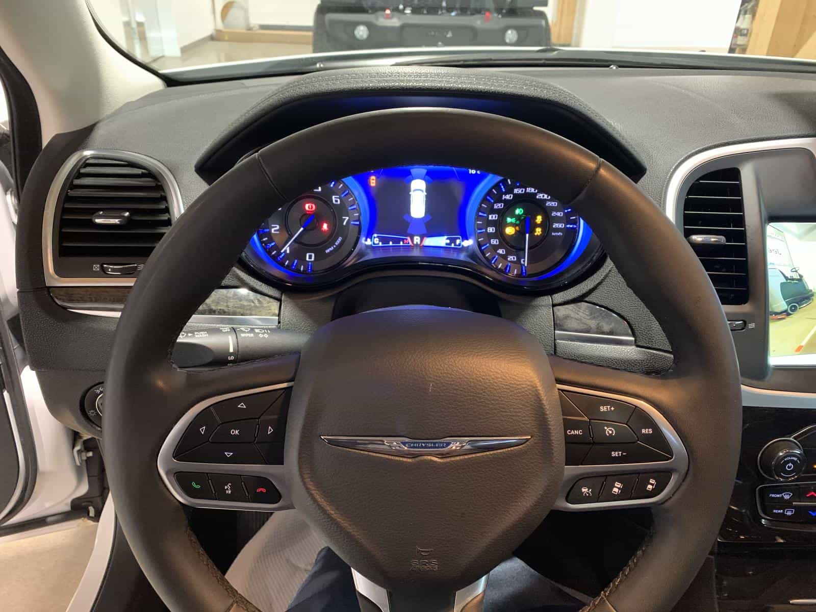 2023 Chrysler 300 Touring L - Image 14