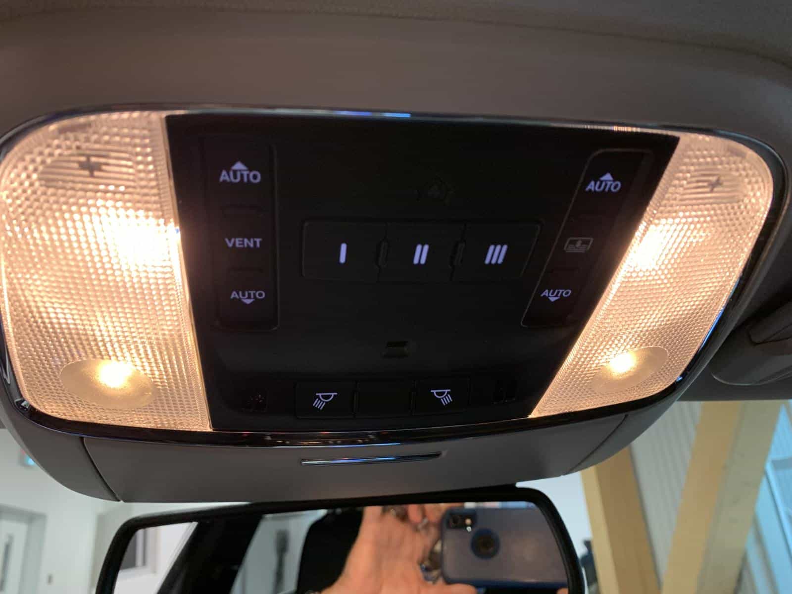 2023 Chrysler 300 Touring L - Image 23