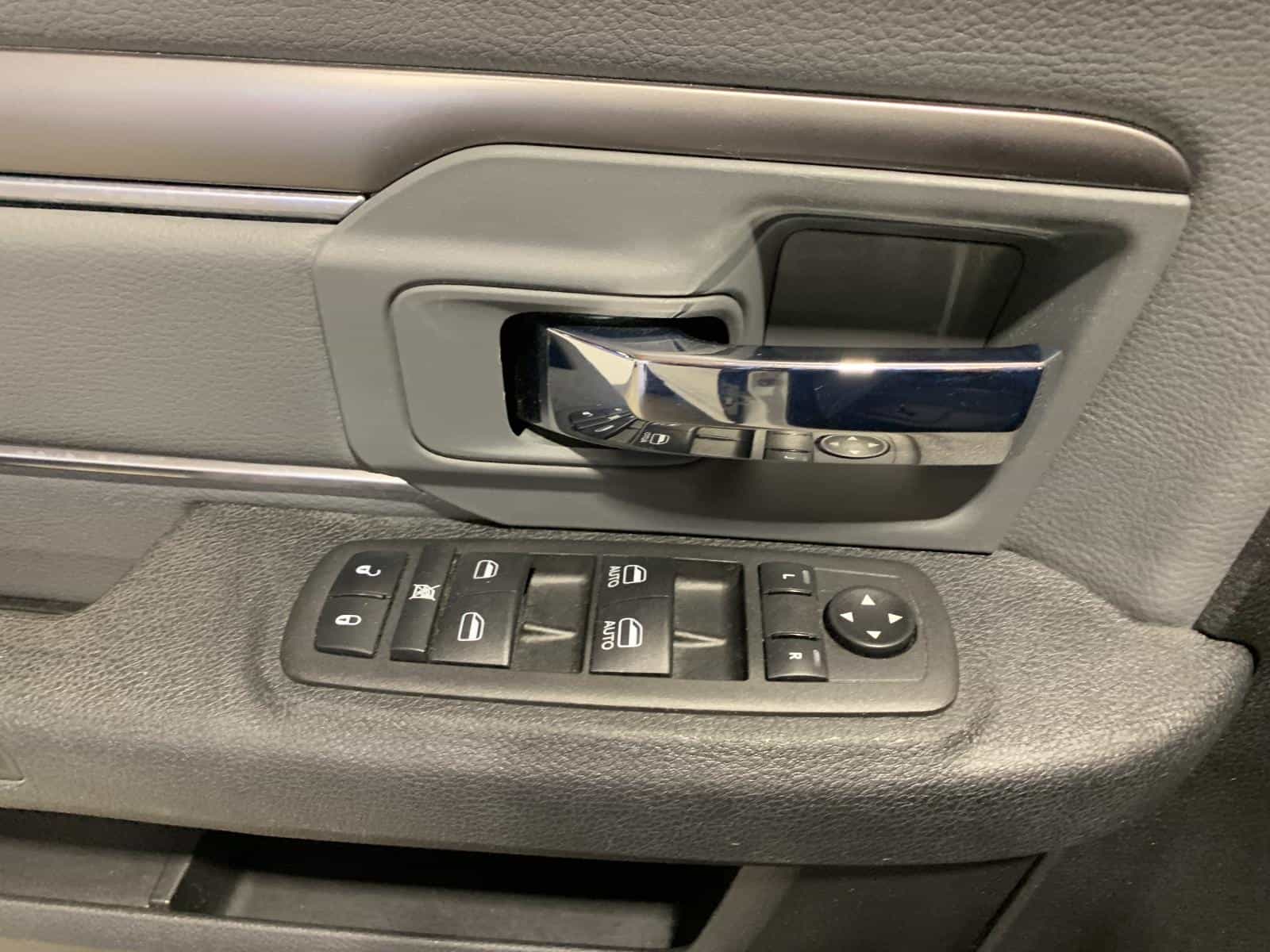 2023 RAM 1500 Classic SLT - Image 22