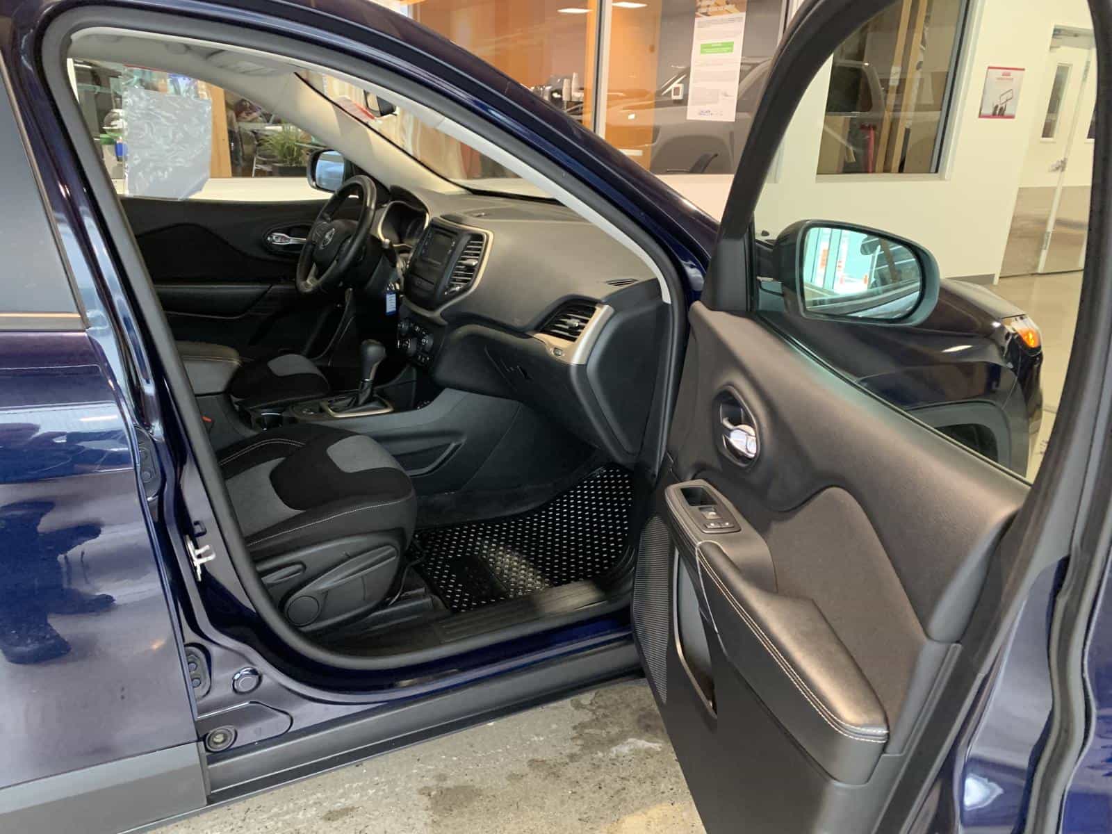 2016 Jeep Cherokee Sport - Image 7