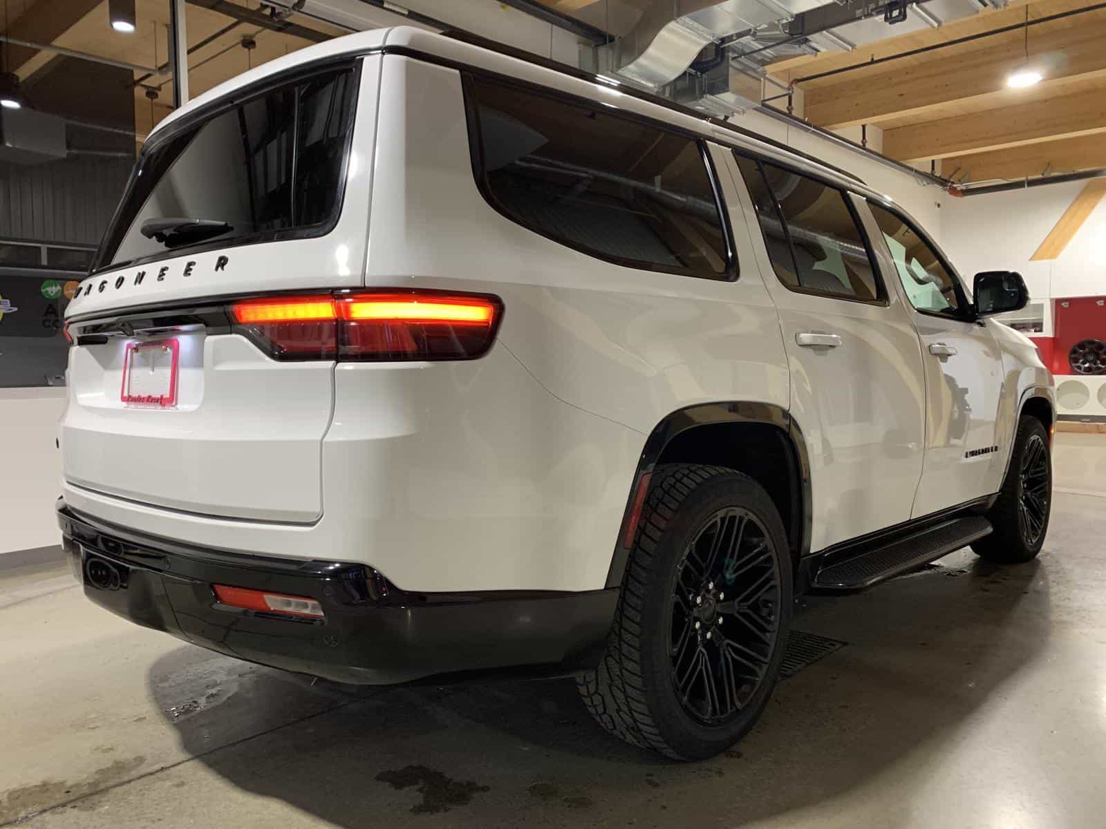 2024 Jeep Wagoneer Series Ii Series II Carbide - Image 2