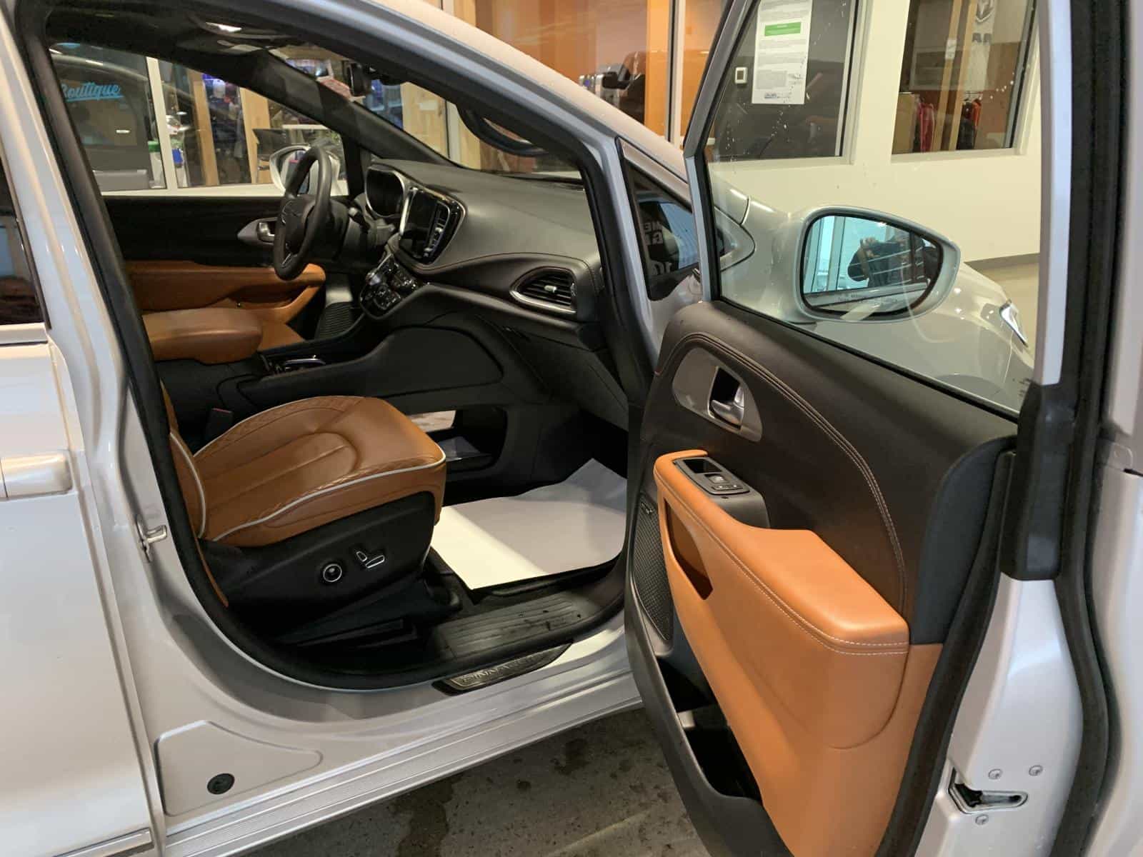 2024 Chrysler Pacifica Hybrid Pinnacle Pinnacle PHEV - Image 9