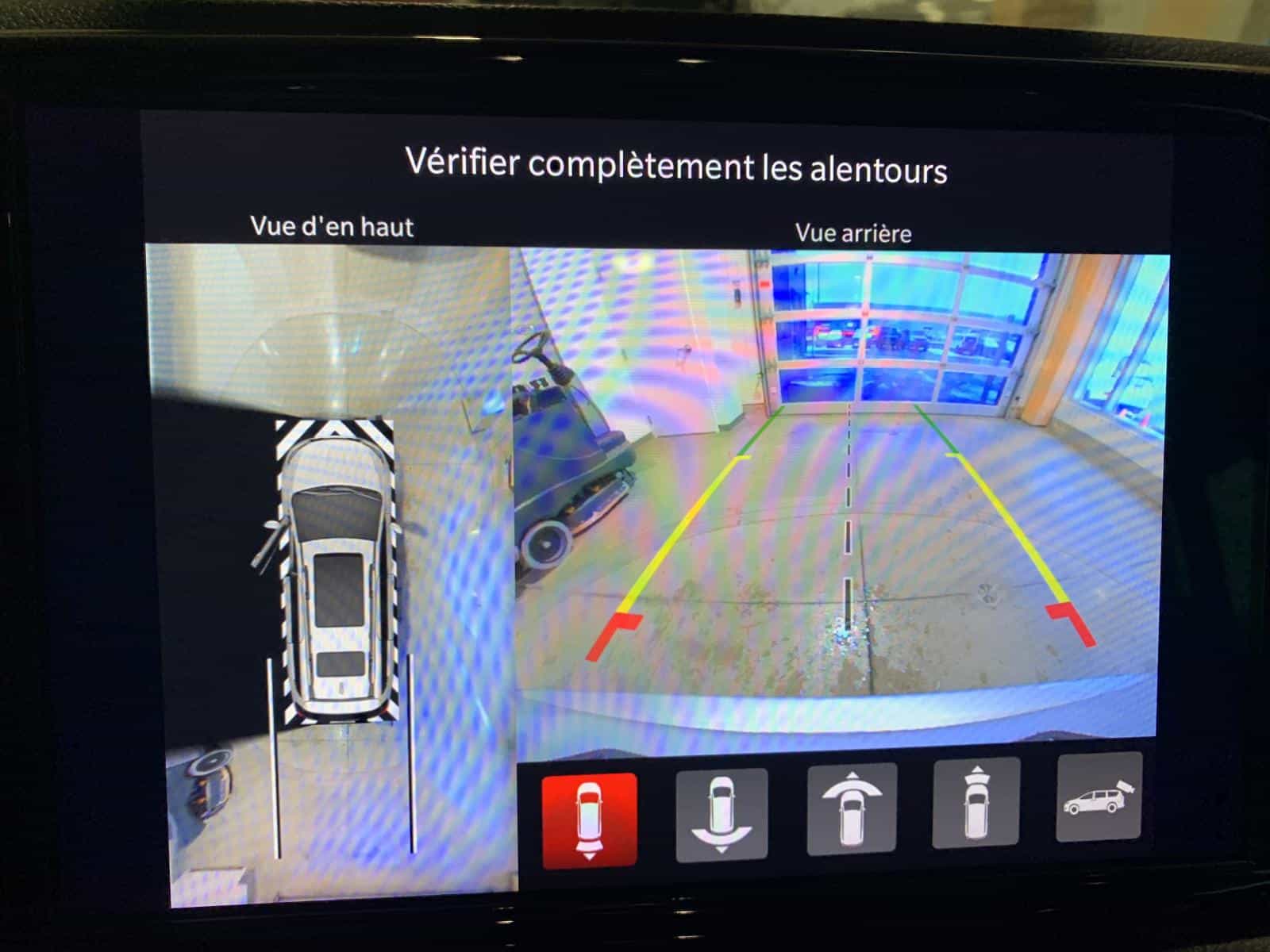 2024 Chrysler Pacifica Pinnacle PHEV - Image 17