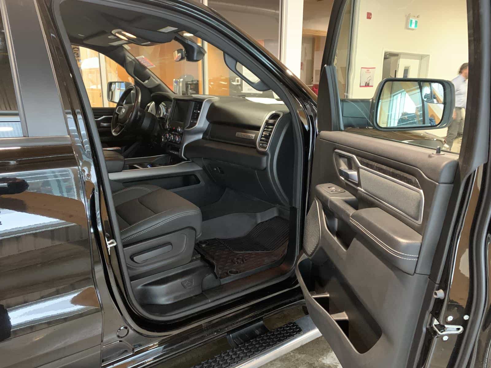 2022 RAM 1500 Big Horn/Lone Star Big Horn - Image 9