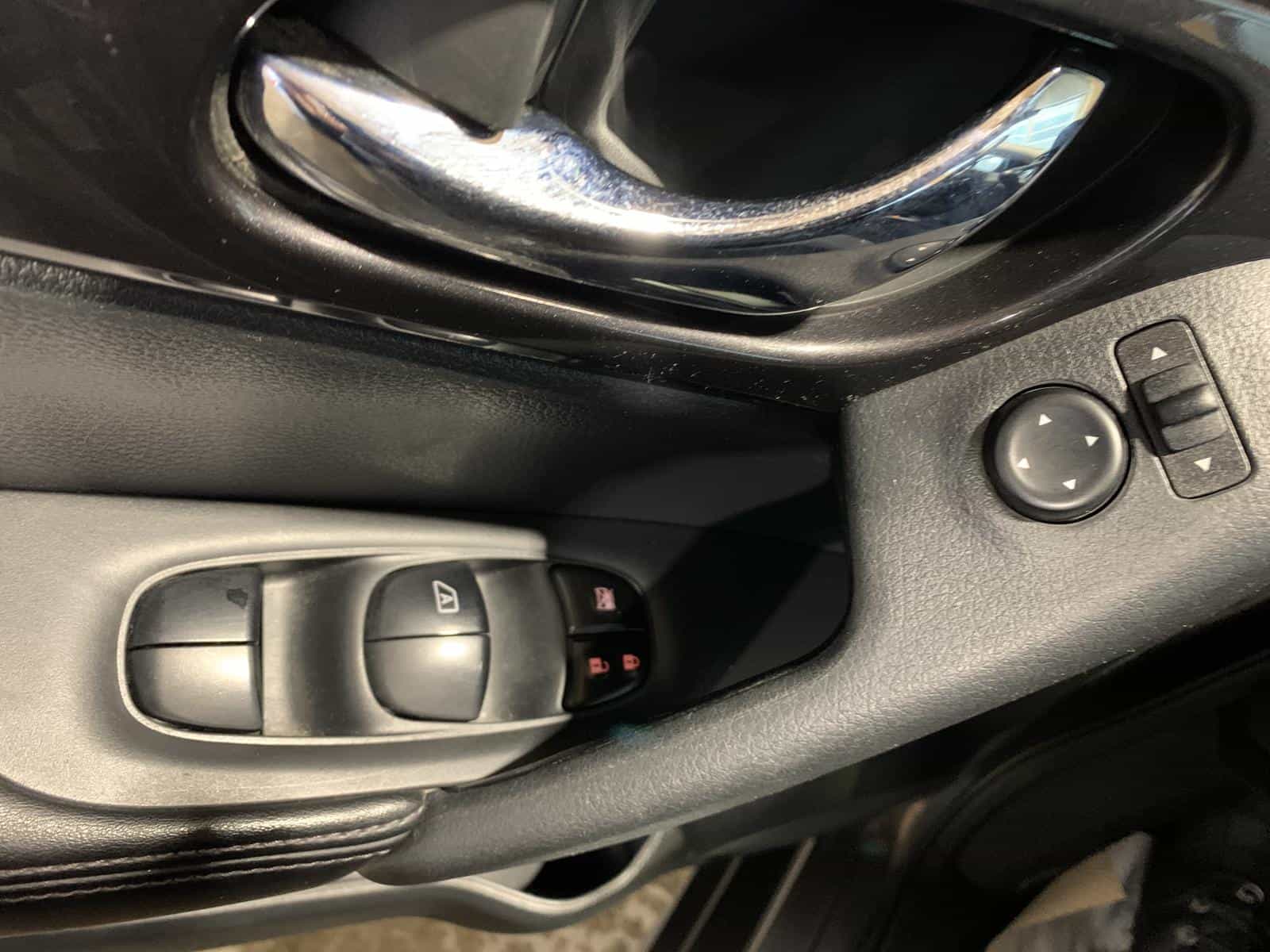 2020 Nissan Rogue SV - Image 23