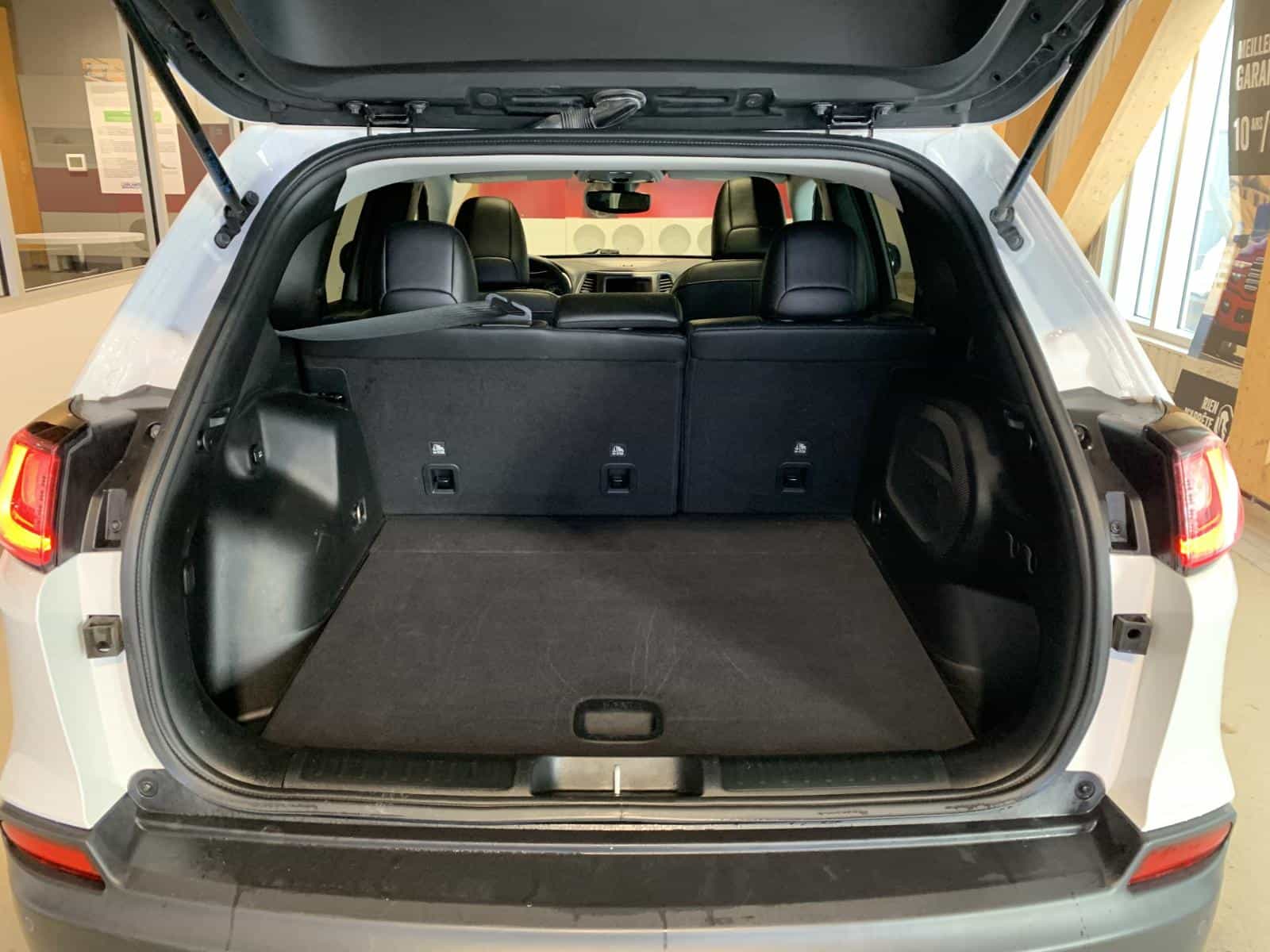 2021 Jeep Cherokee Trailhawk - Image 12