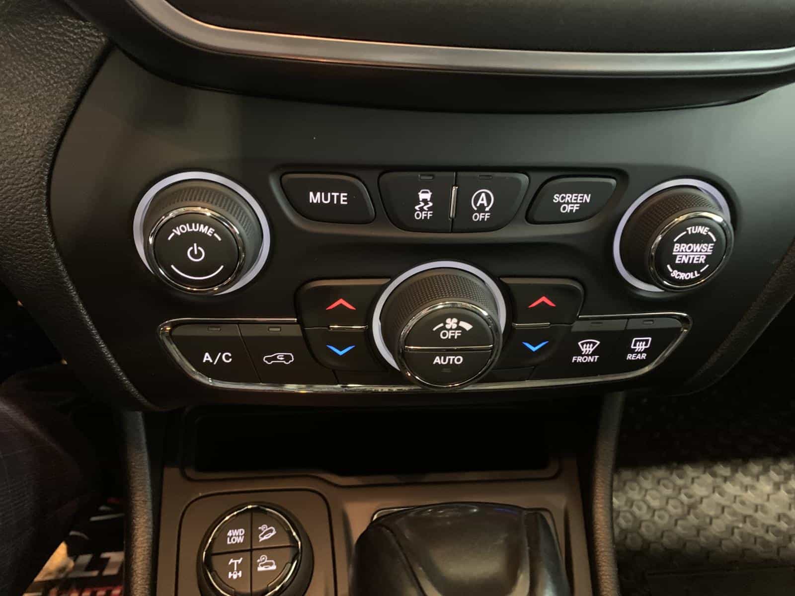 2021 Jeep CHEROKEE TRAILHAWK Trailhawk - Image 21