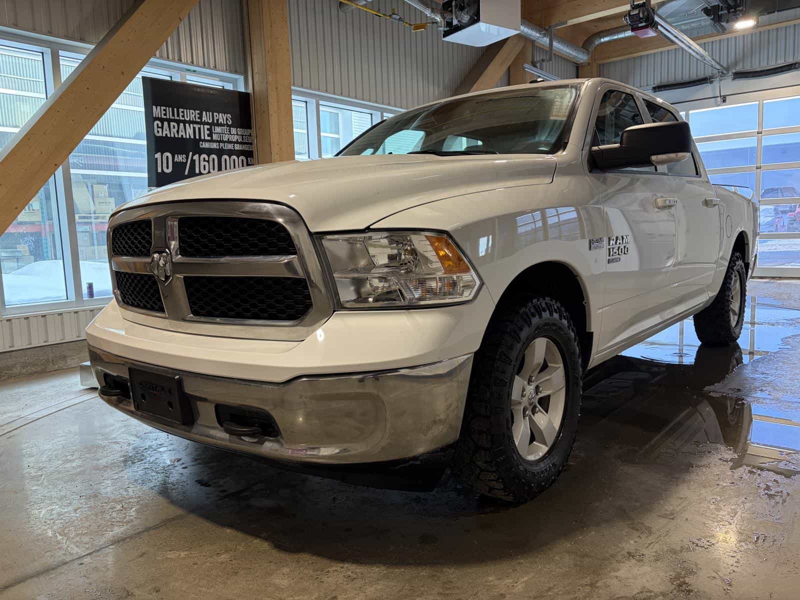 2022 RAM 1500 CLASSIC SLT SLT - Image 3