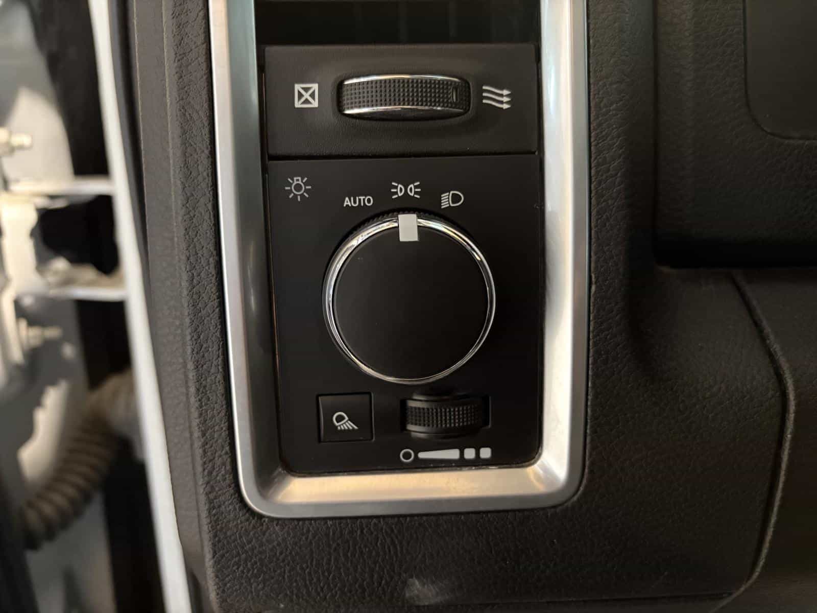 2022 RAM 1500 Classic SLT - Image 14