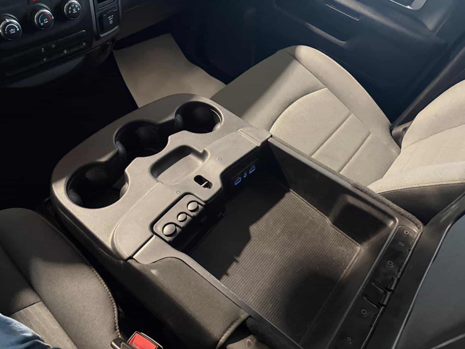 2022 RAM 1500 CLASSIC SLT SLT - Image 21