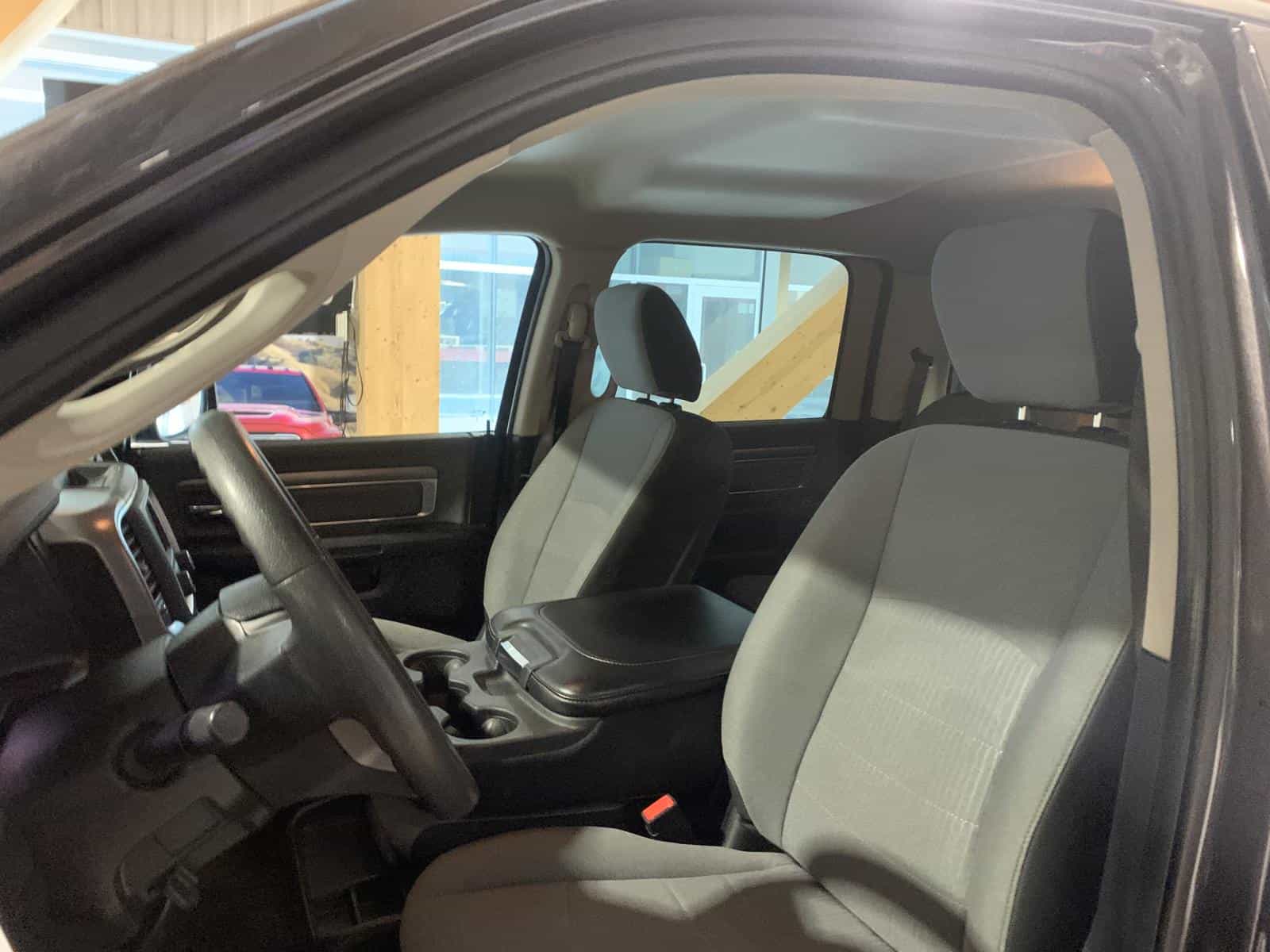 2023 RAM 1500 CLASSIC SLT SLT - Image 12