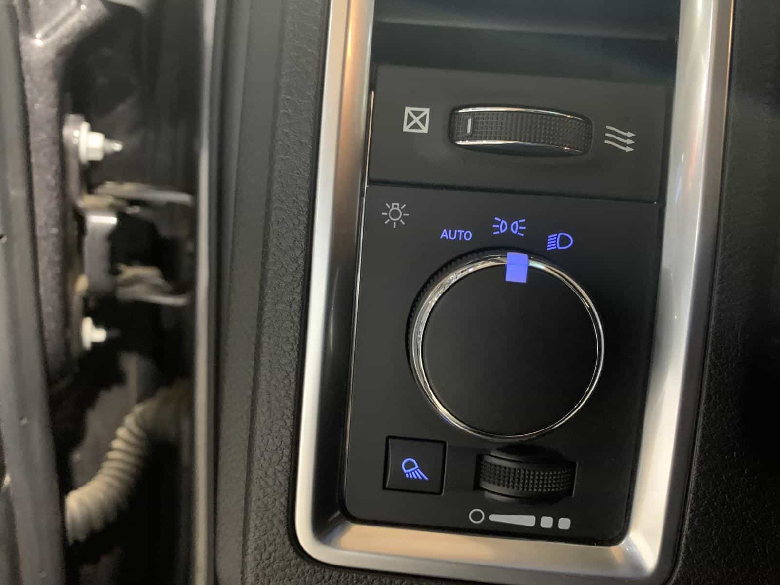 2023 RAM 1500 CLASSIC SLT SLT - Image 13