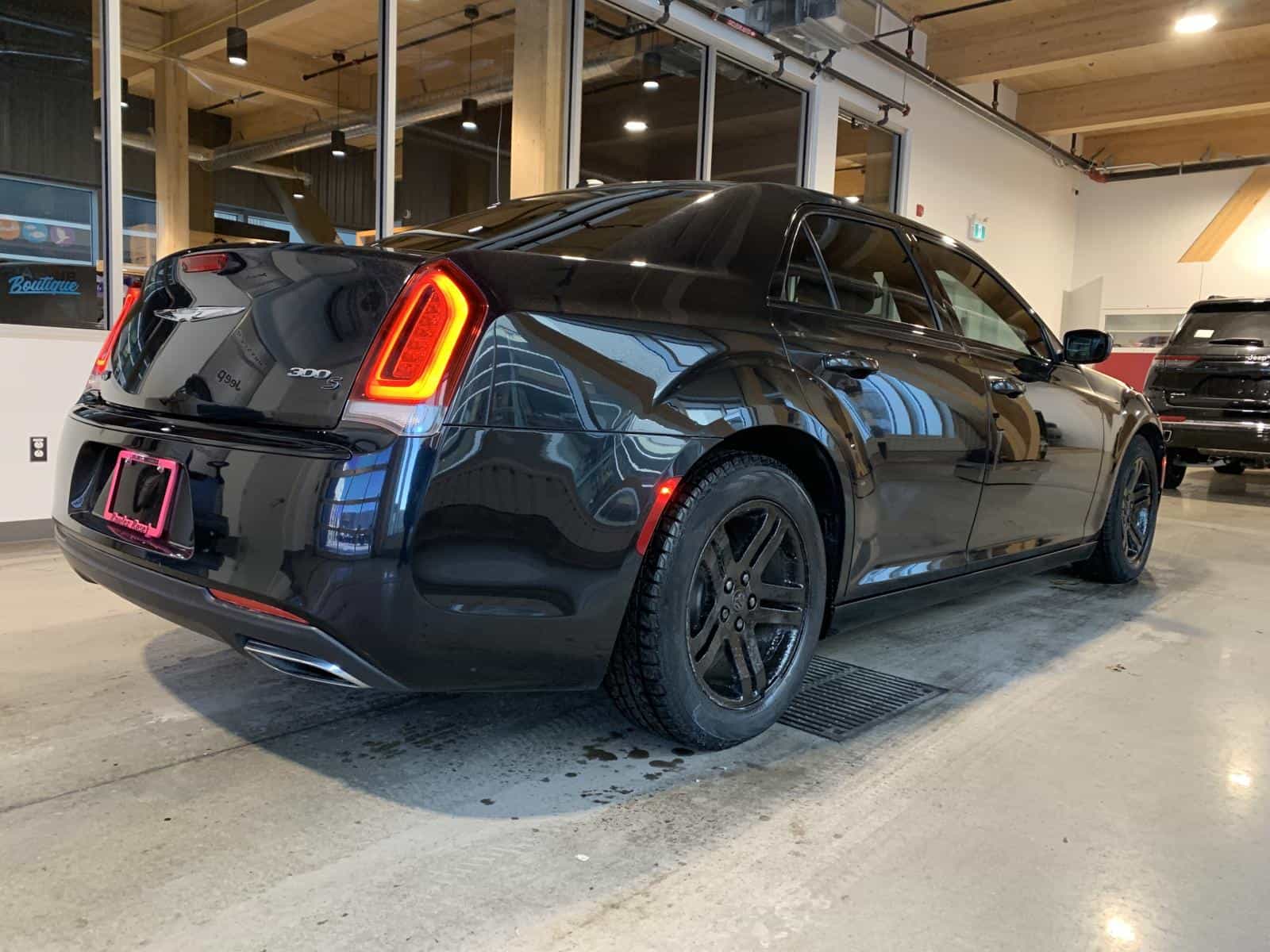 2015 Chrysler 300 S - Image 3