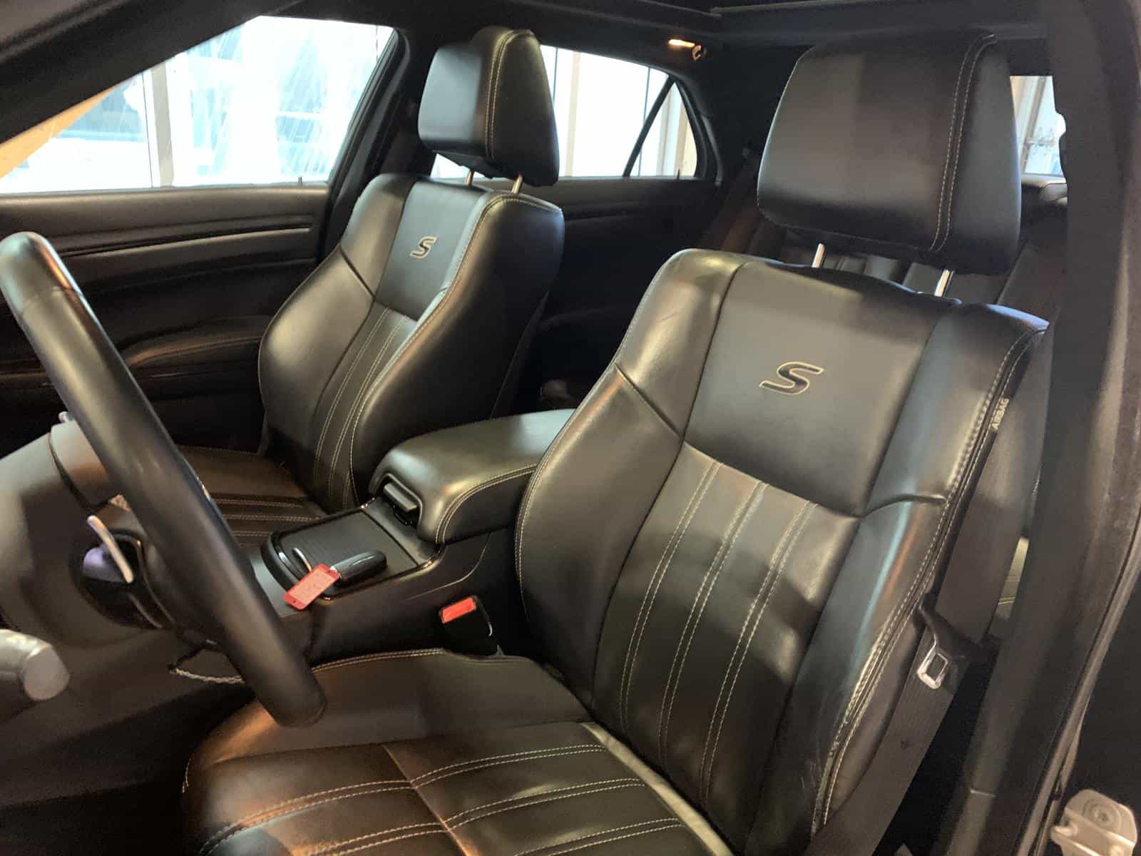 2015 Chrysler 300 S - Image 9