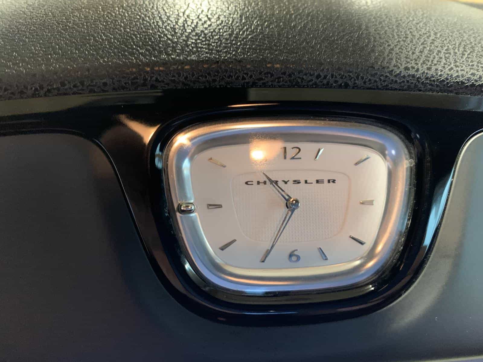 2015 Chrysler 300 S - Image 14