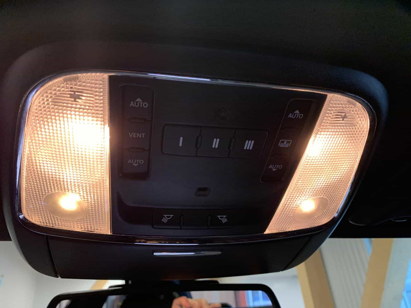 2015 Chrysler 300 S - Image 22