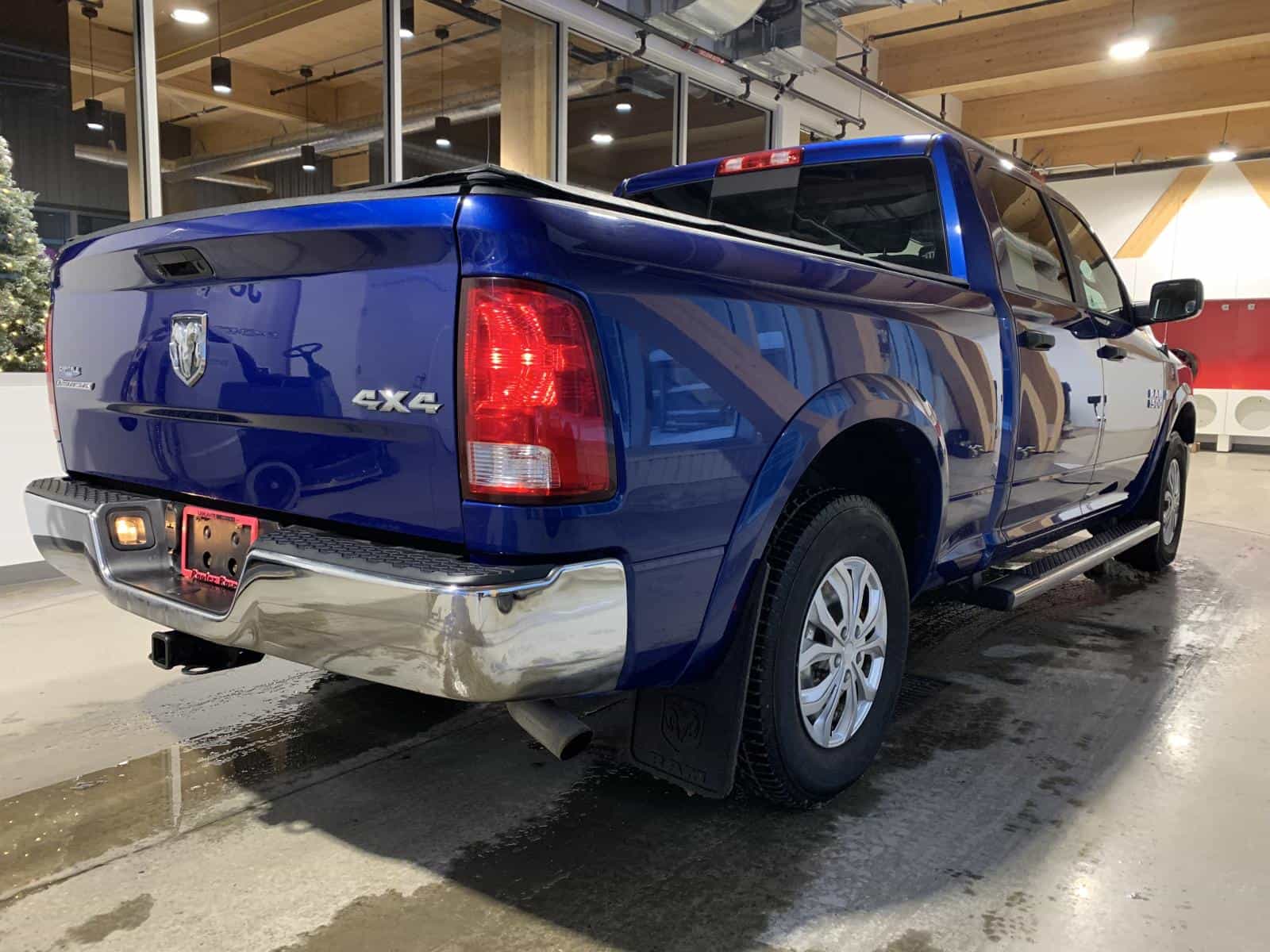 2017 RAM 1500 SLT - Image 4