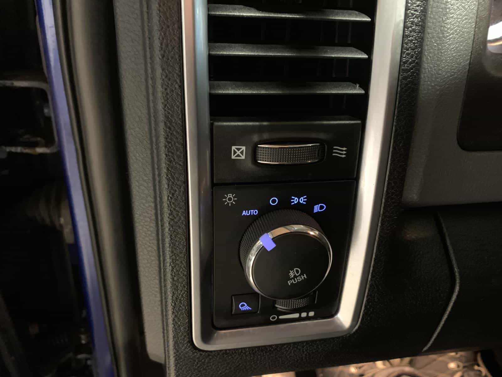 2017 RAM 1500 SLT - Image 22