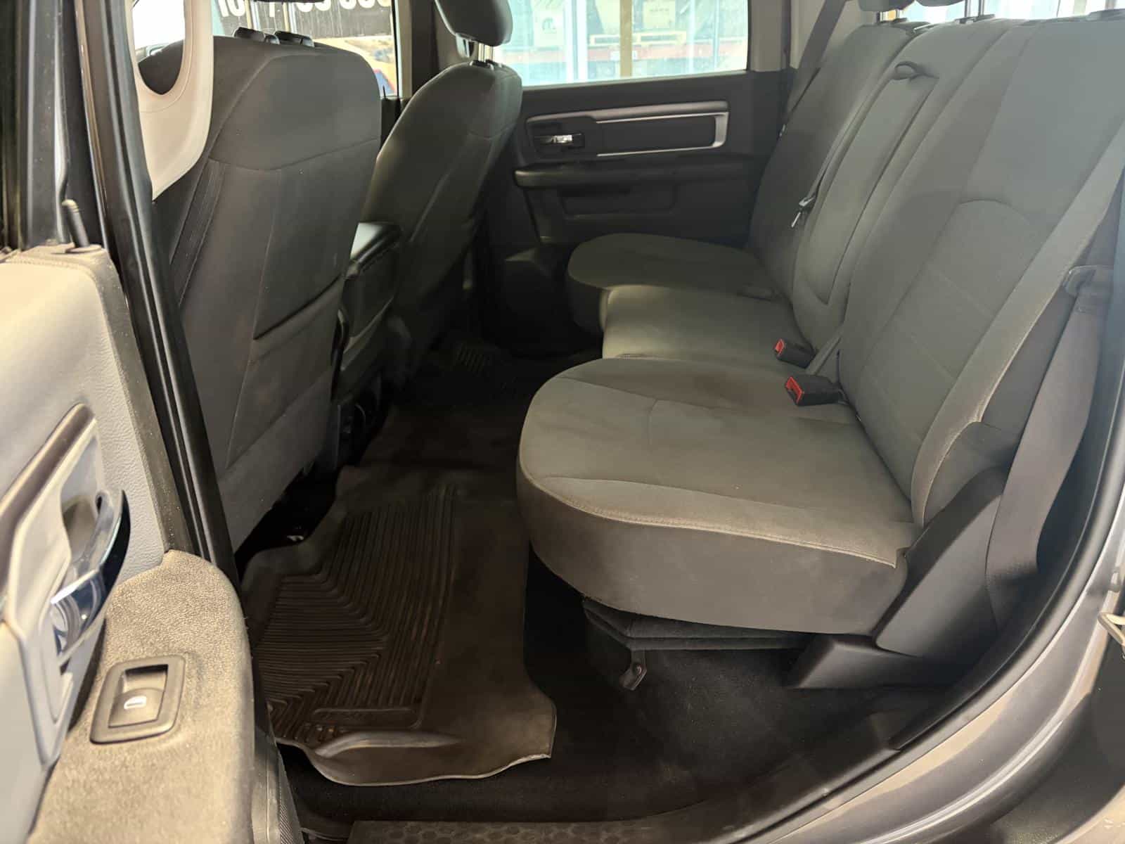 2023 RAM 1500 CLASSIC SLT SLT - Image 9