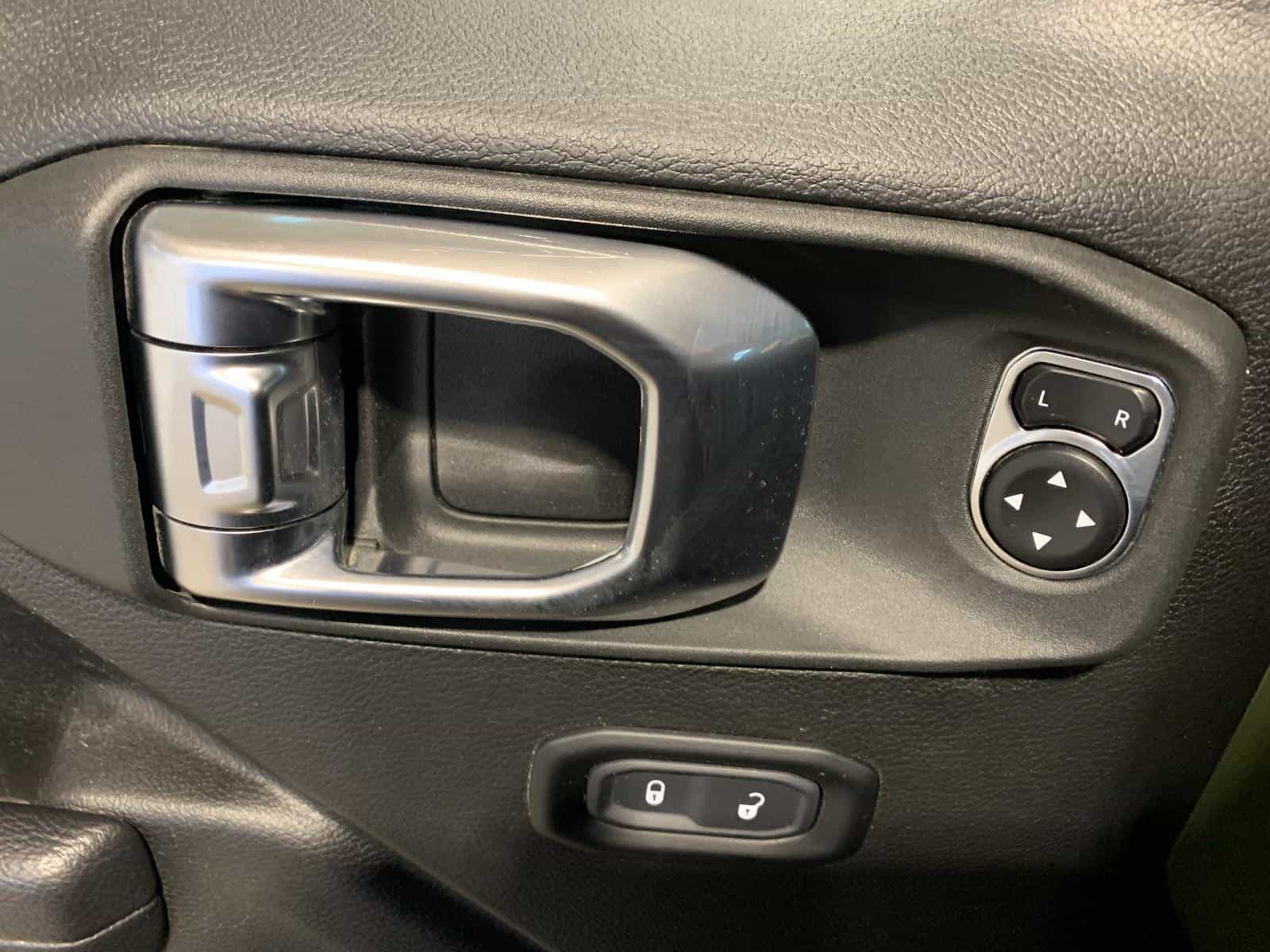 2024 Jeep Wrangler Willys - Image 23