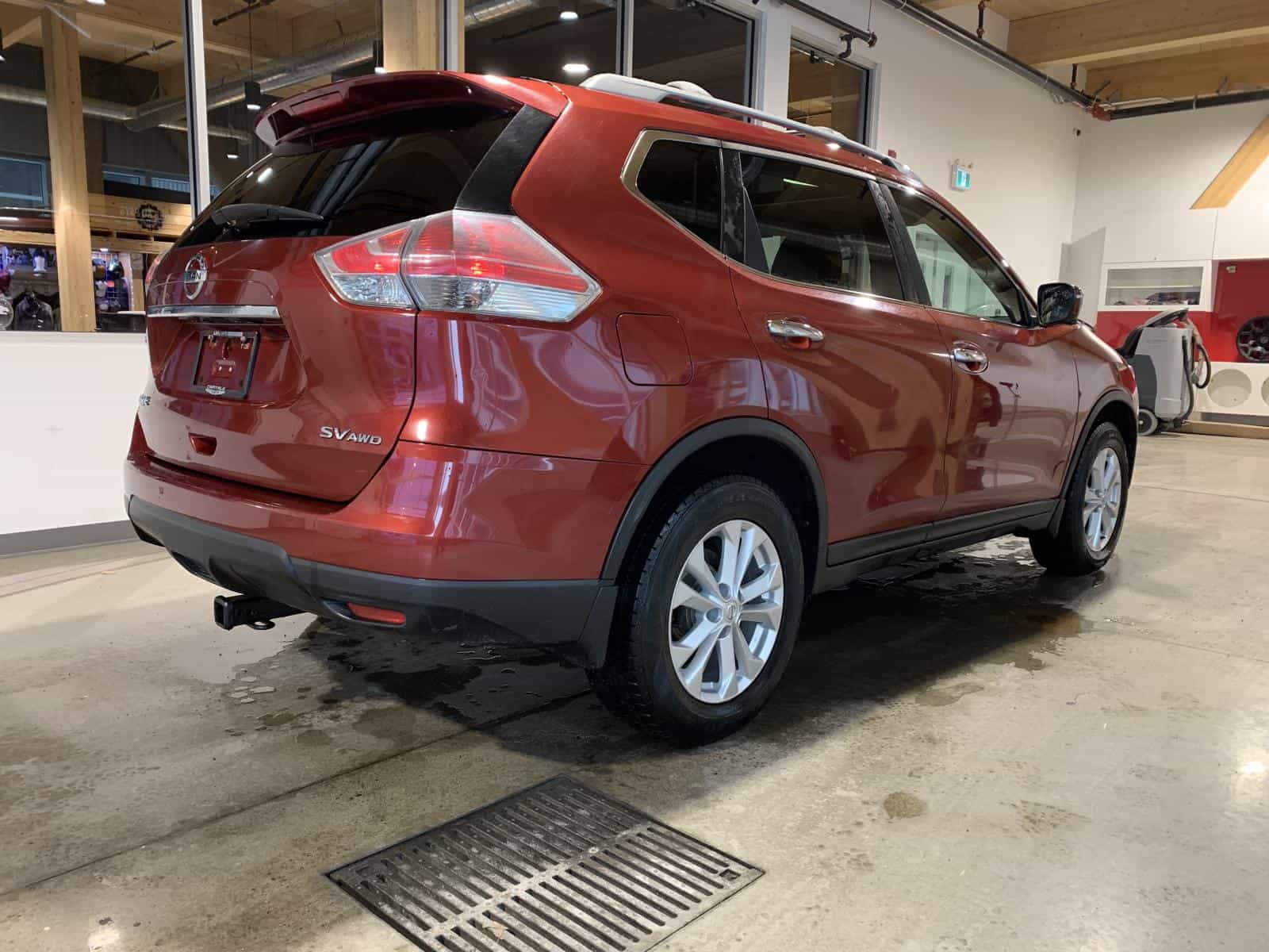 2016 Nissan Rogue SV - Image 3
