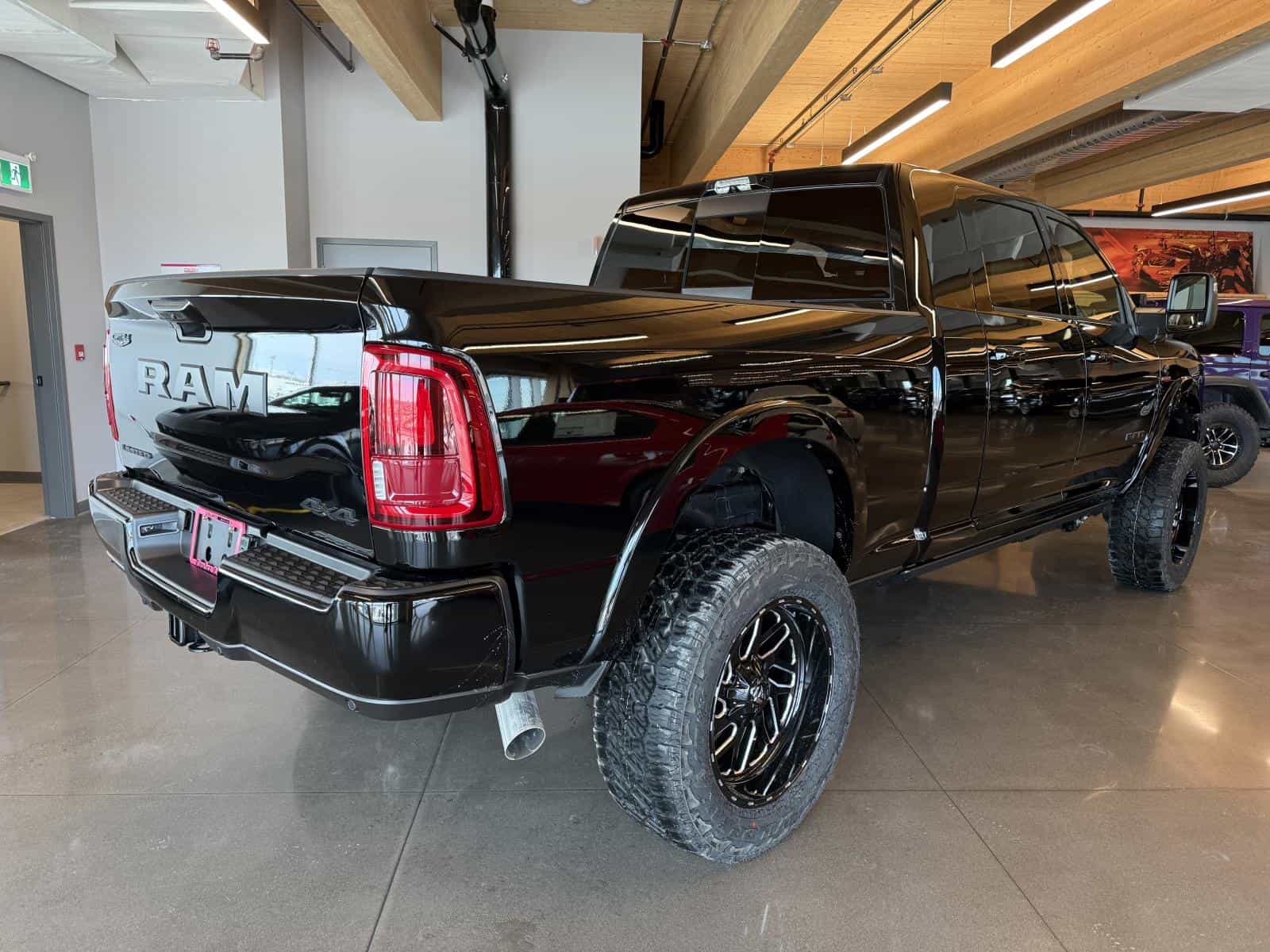 Image 4 RAM 2500 Limited 2026