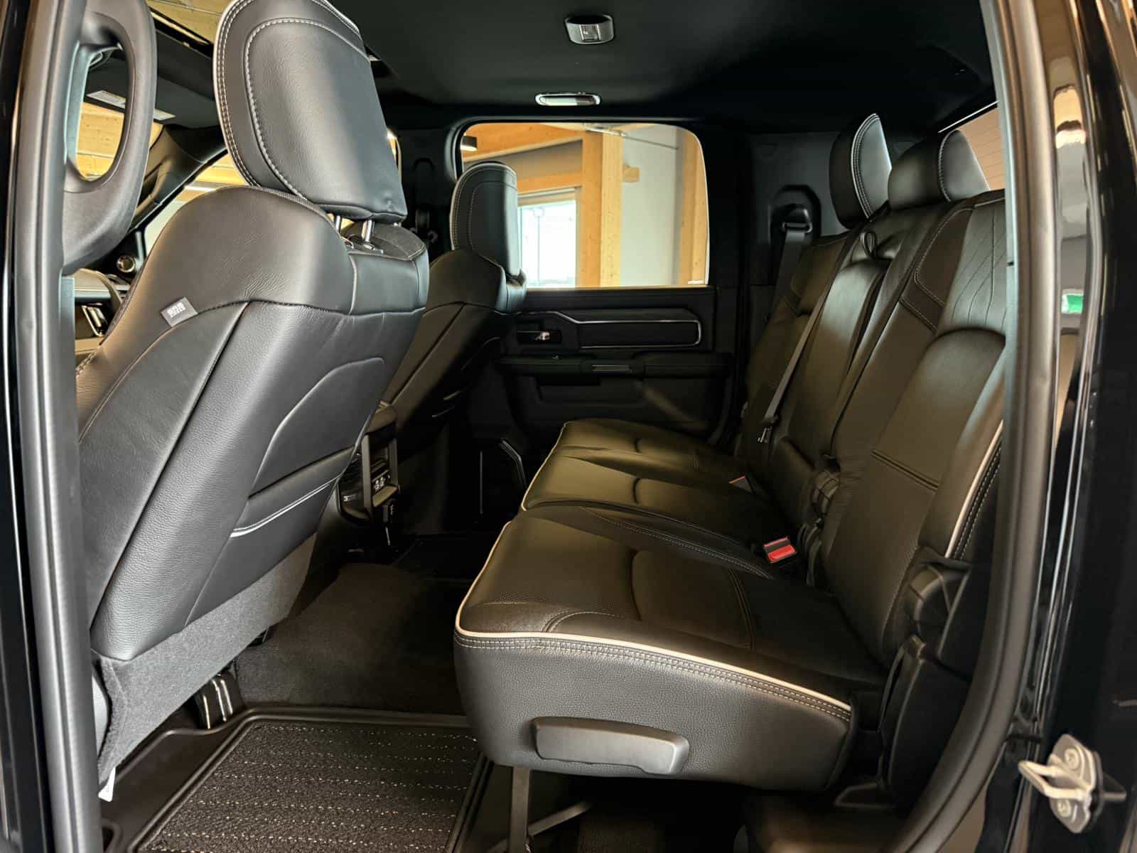 Image 15 RAM 2500 Limited 2026