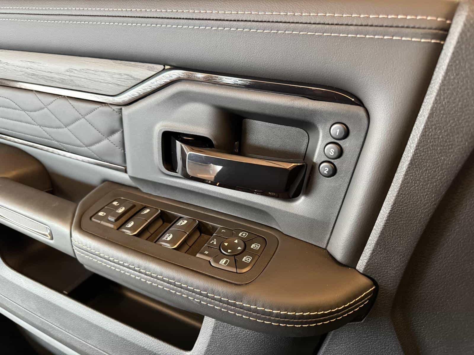 Image 16 RAM 2500 Limited 2026