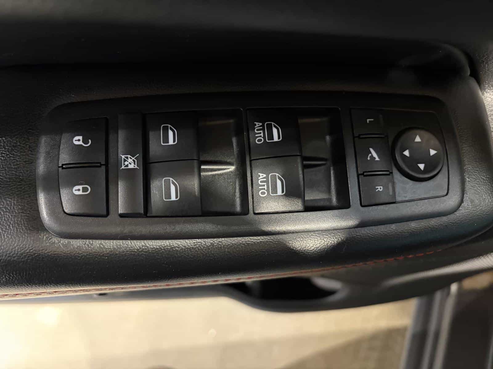 2017 Jeep Grand Cherokee Trailhawk - Image 14