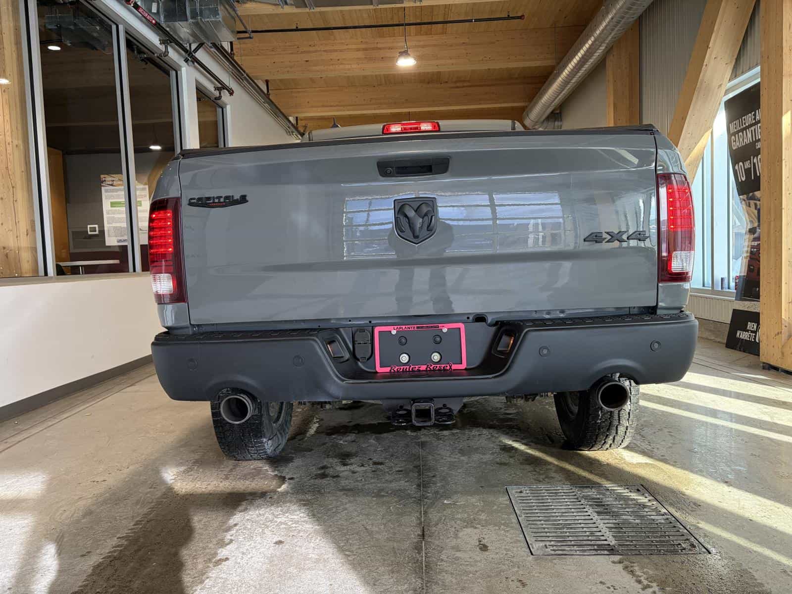 2022 RAM 1500 CLASSIC SLT Warlock - Image 5