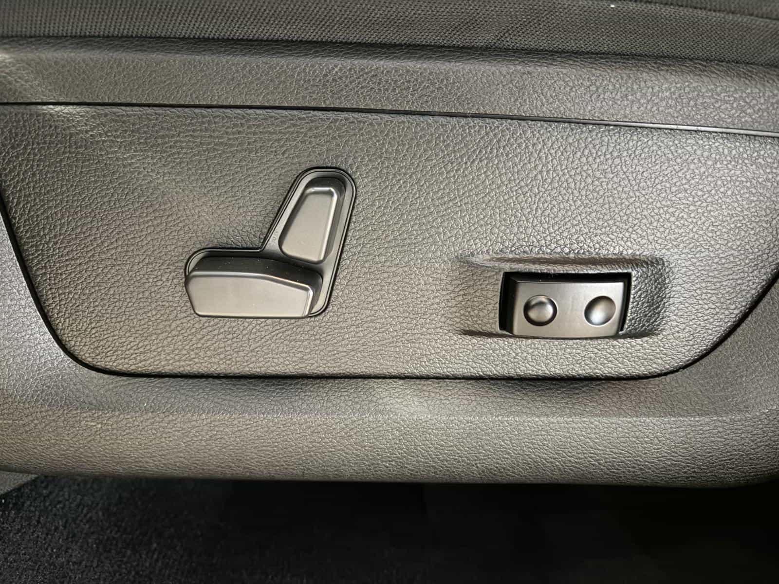 2022 RAM 1500 CLASSIC SLT Warlock - Image 13