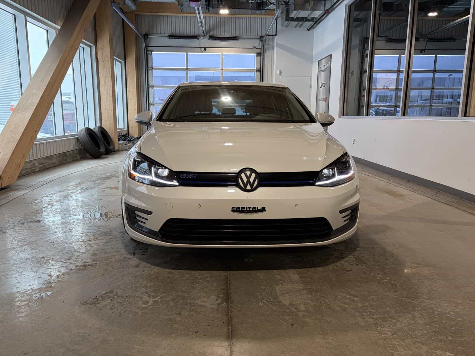 2020 Volkswagen E-Golf Comfortline - Image 1
