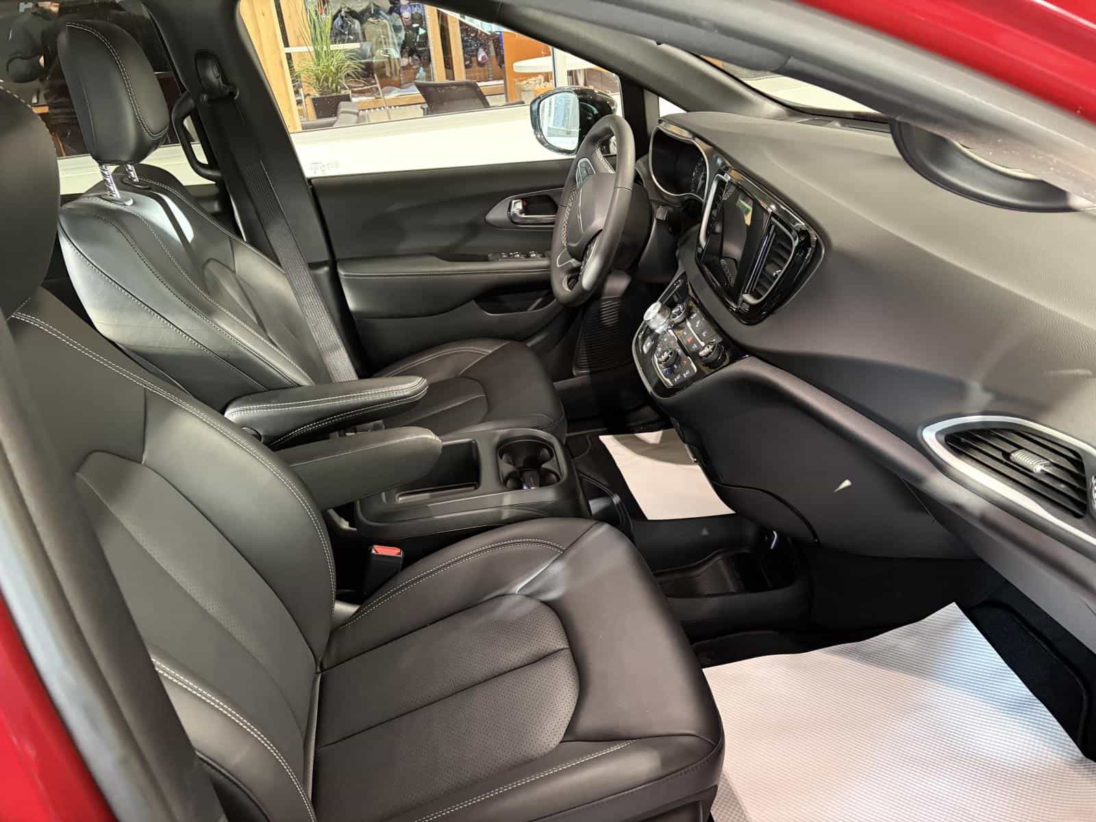 2026 Chrysler Grand Caravan SXT - Image 9