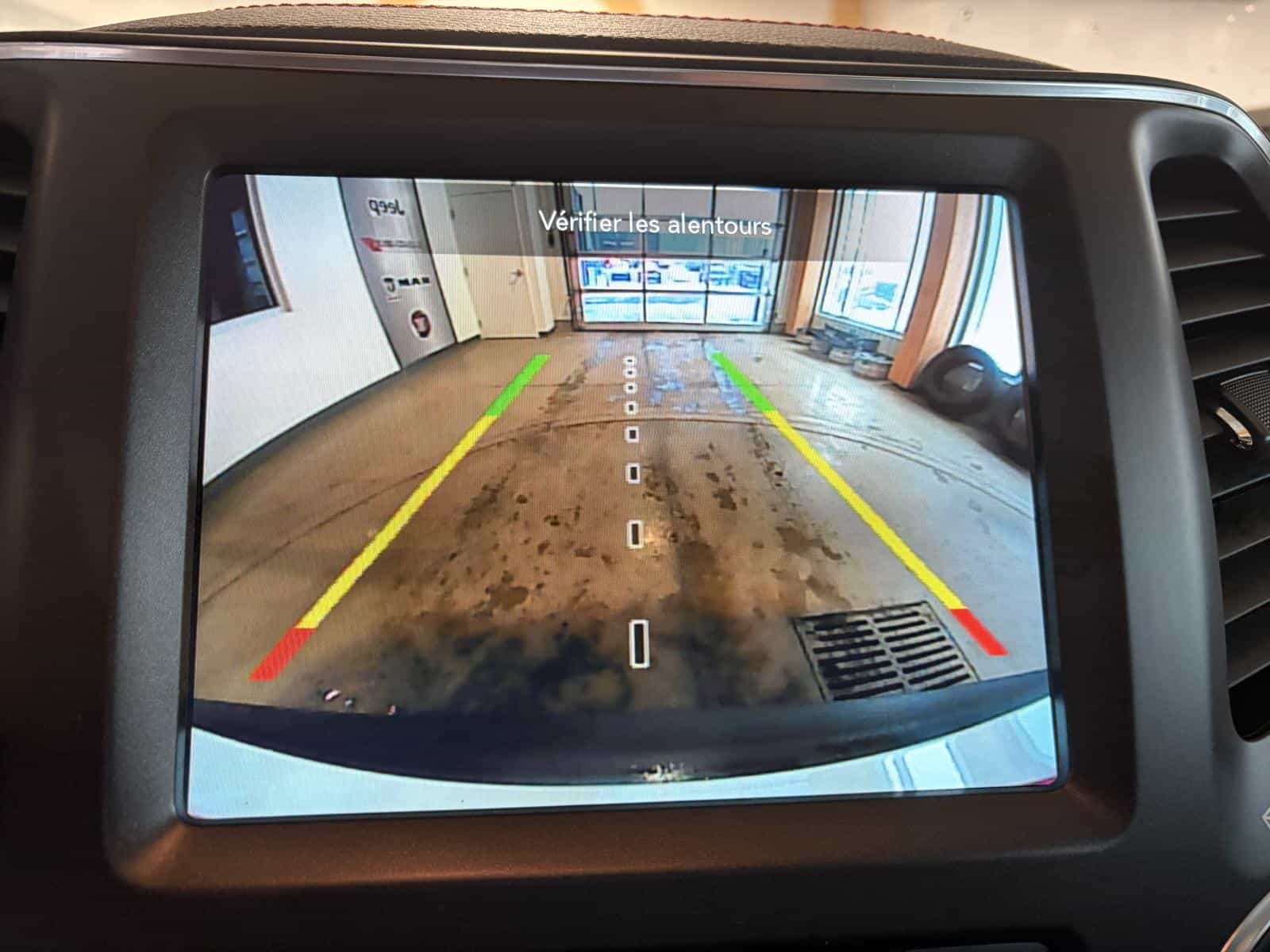 2022 Jeep Cherokee Trailhawk - Image 18