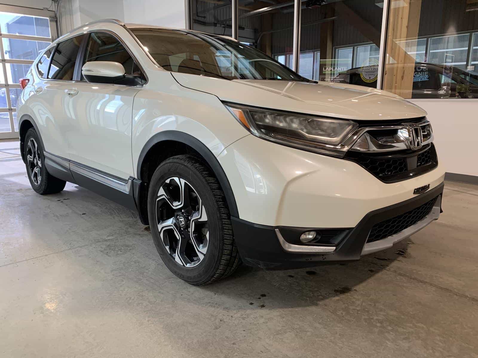 2017 Honda CR-V Touring - Image 4