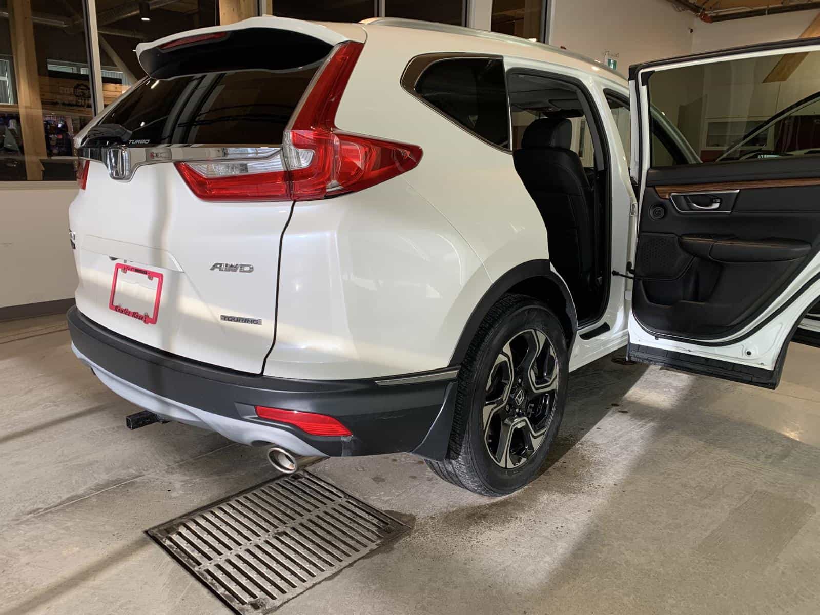 2017 Honda CR-V Touring - Image 3