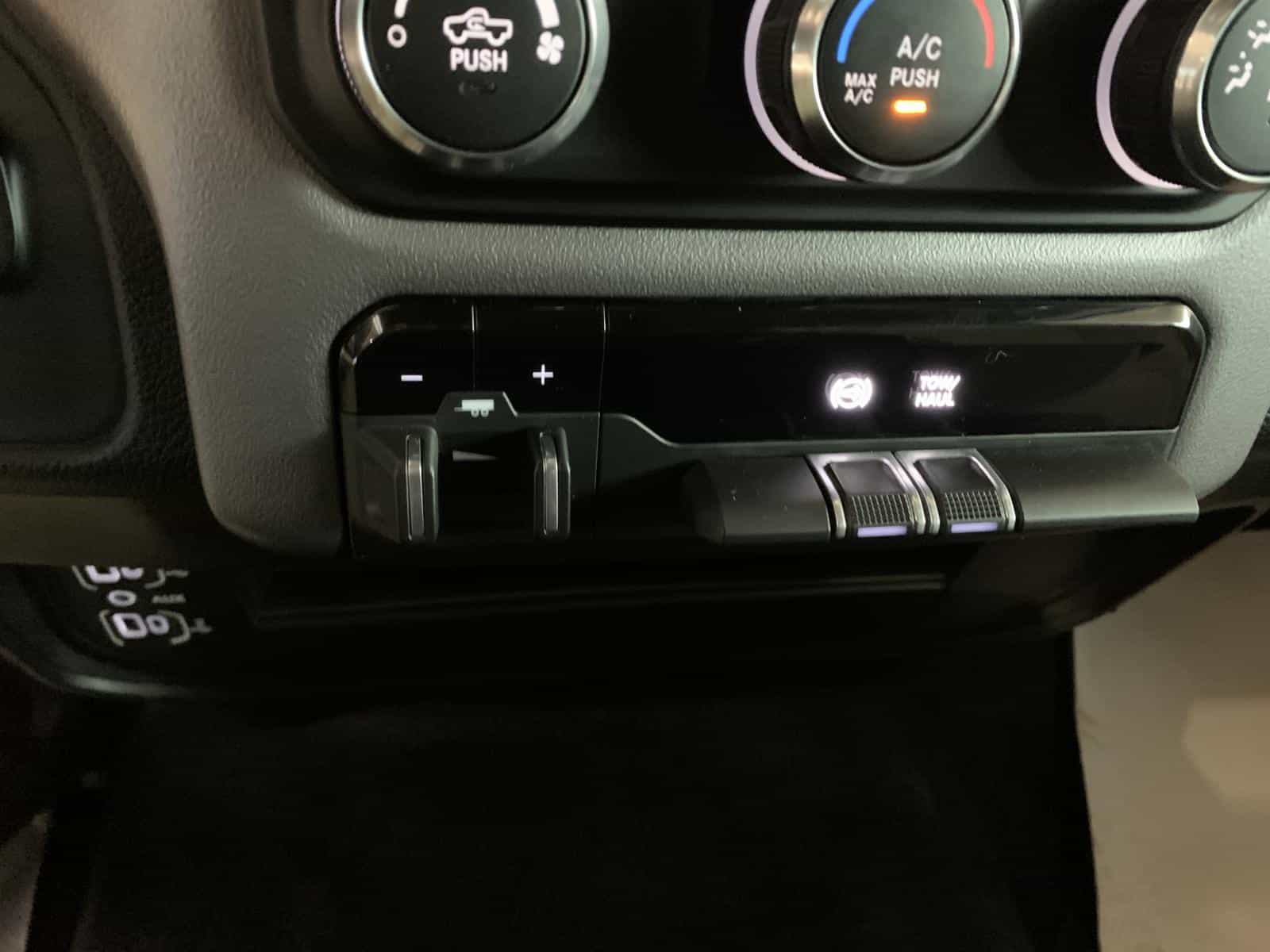 2024 RAM 3500 Big Horn - Image 18