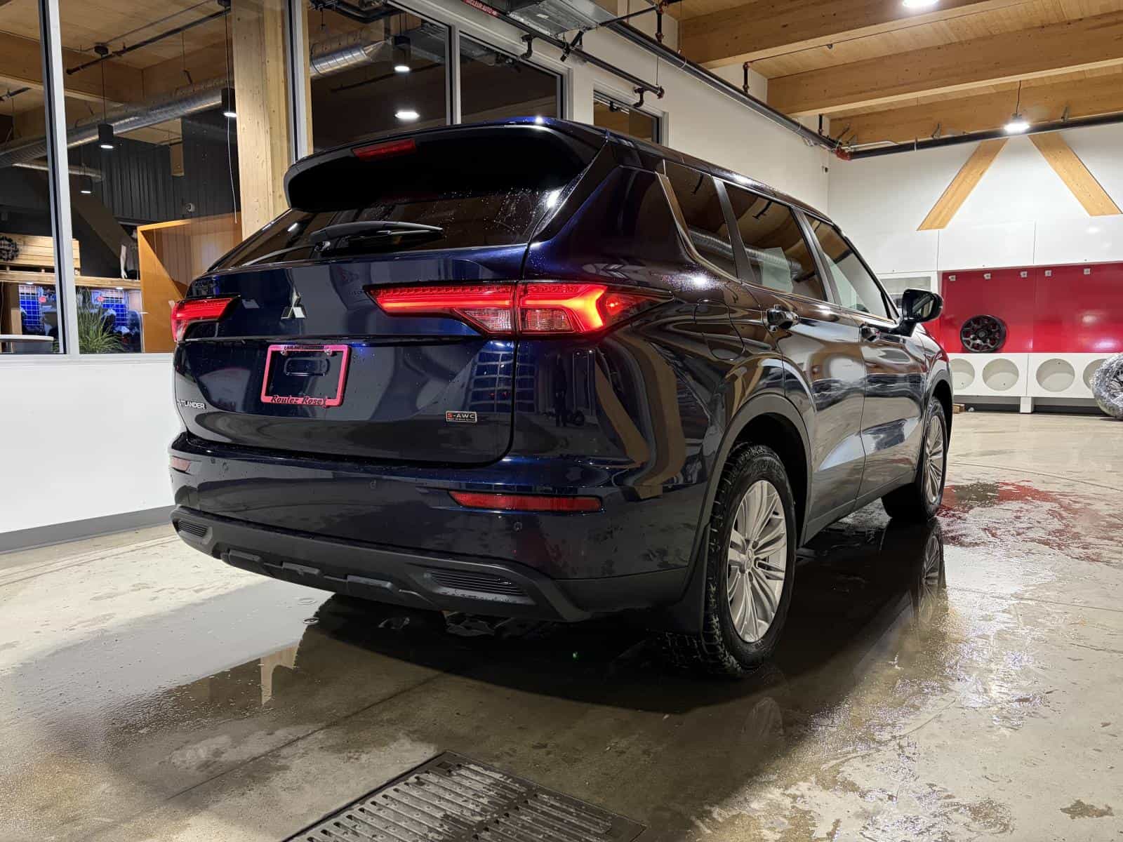 2024 Mitsubishi Outlander ES - Image 6