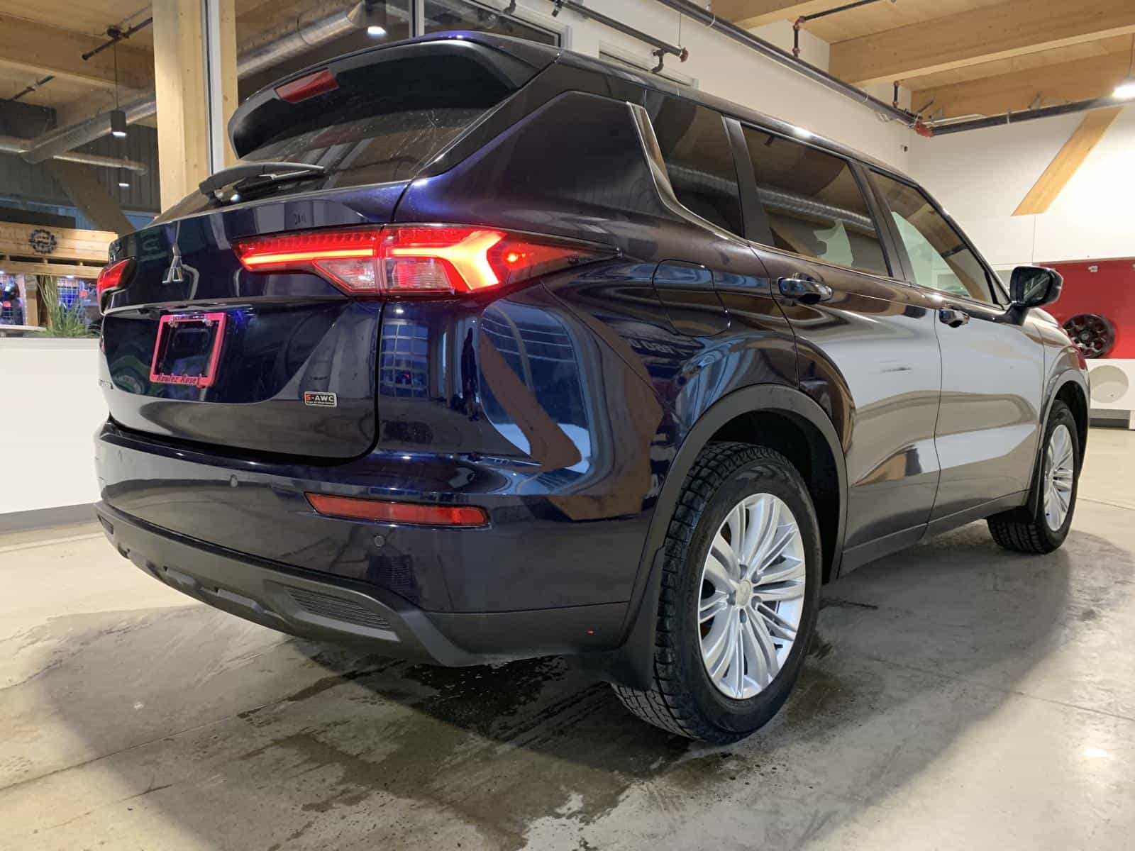 2024 Mitsubishi Outlander ES - Image 4