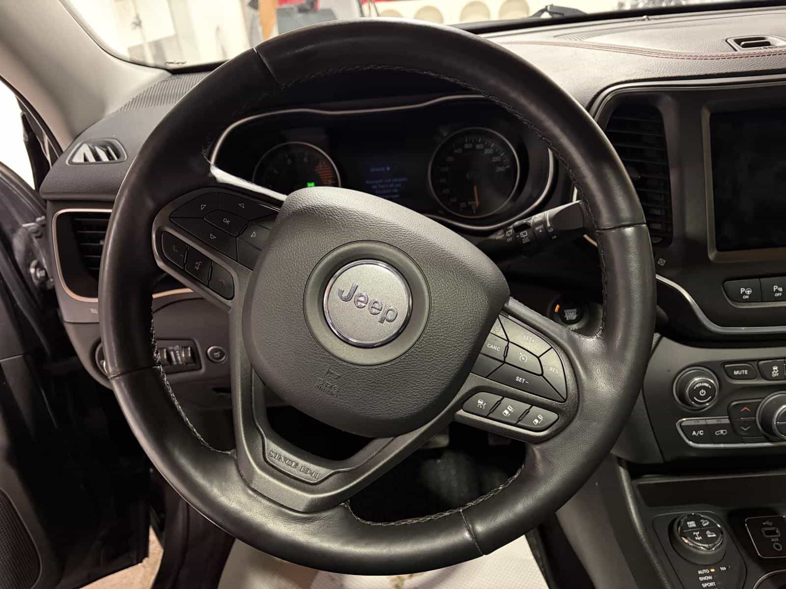 2019 Jeep Cherokee Trailhawk - Image 15