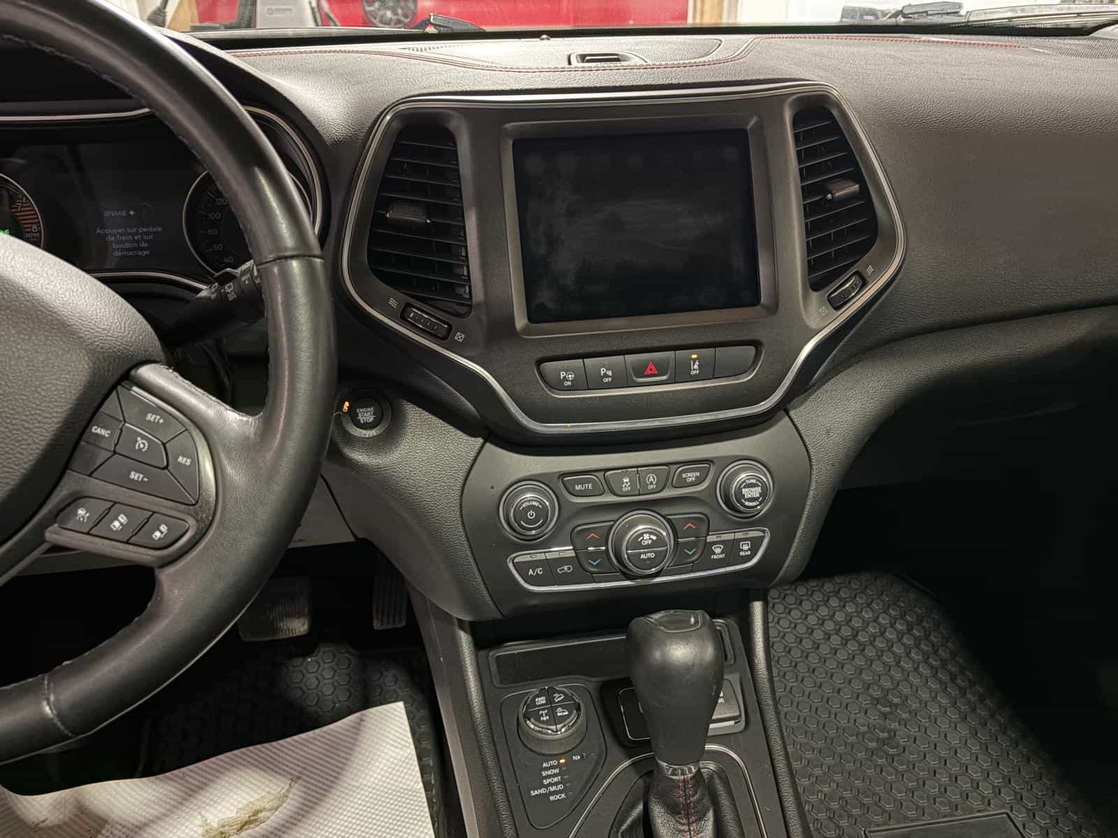 2019 Jeep Cherokee Trailhawk - Image 18