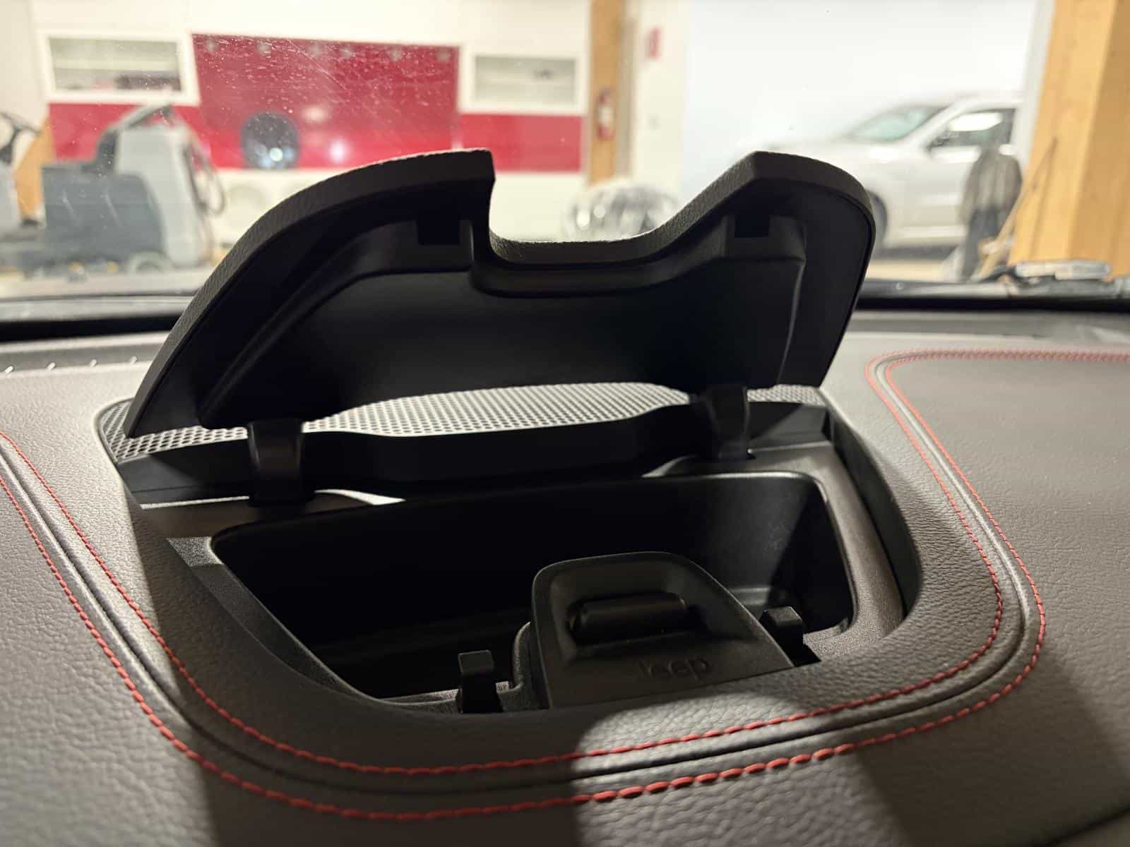 2019 Jeep Cherokee Trailhawk - Image 22