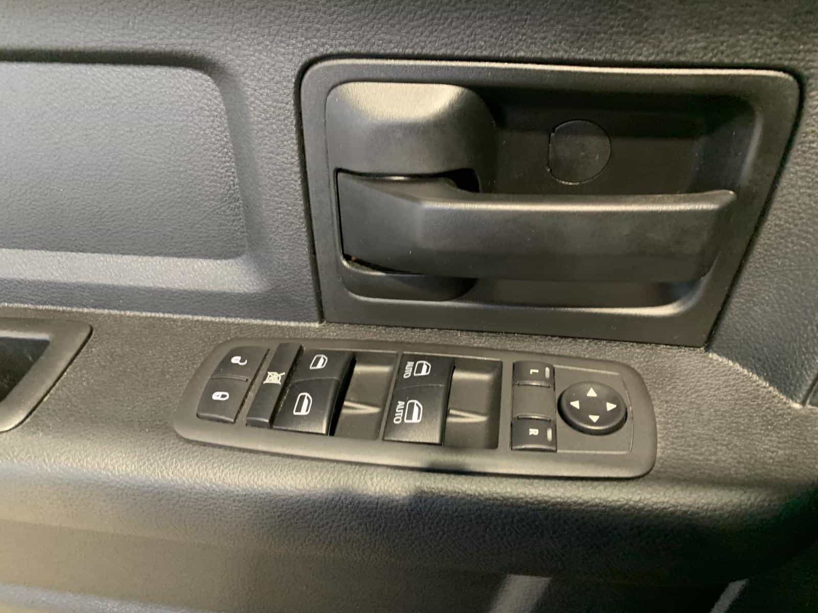 2020 RAM 1500 CLASSIC TRADESMAN/EX ST - Image 24