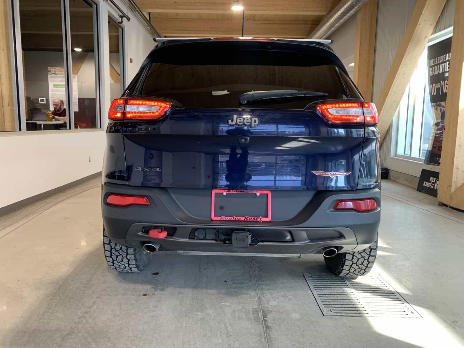 2016 Jeep Cherokee Trailhawk - Image 3